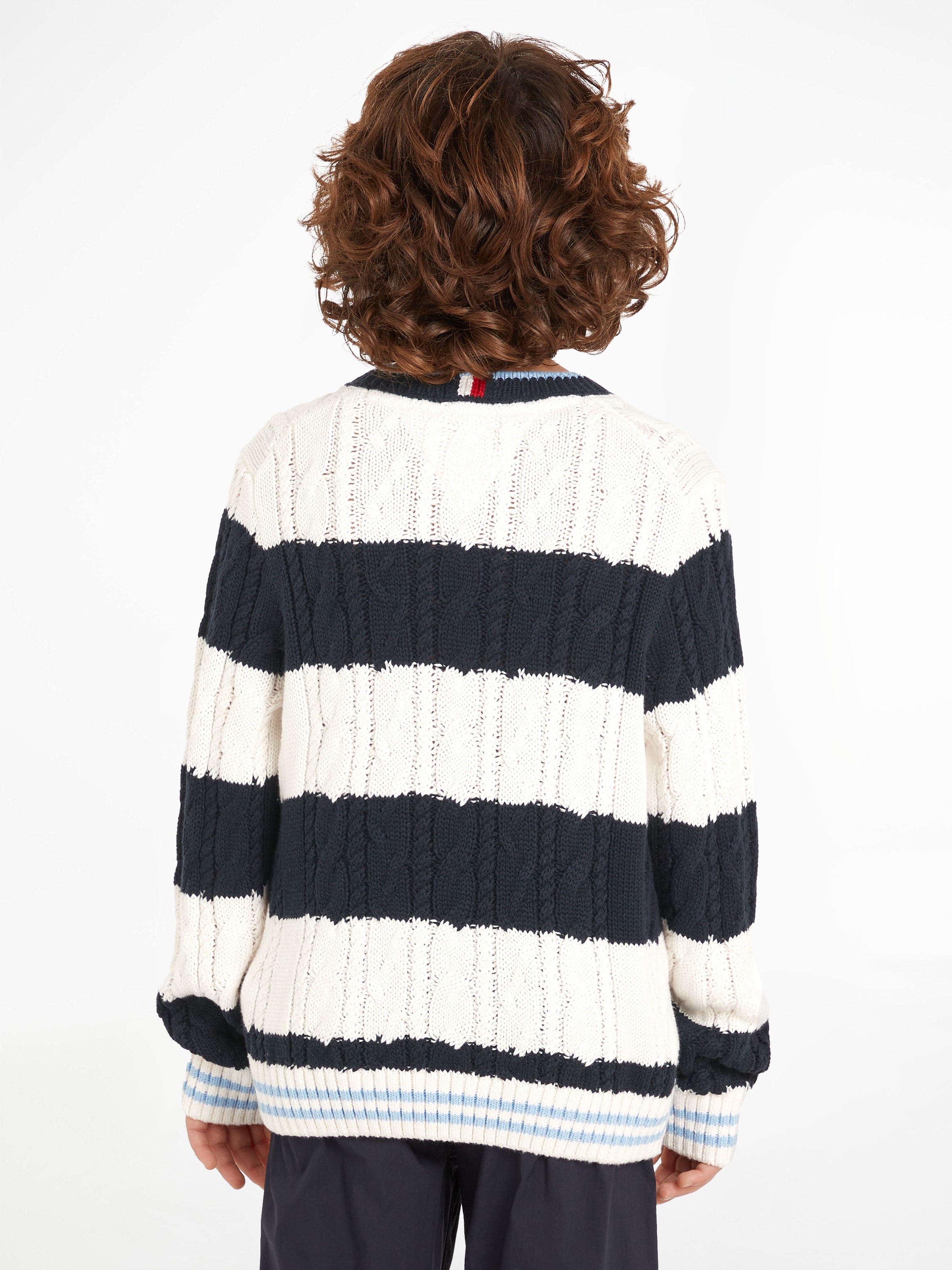 Tommy Hilfiger Strickpullover »COLORBLOCK CABLE REGULAR SWEATER«, Kinder bis 16 Jahre mit Logostickerei