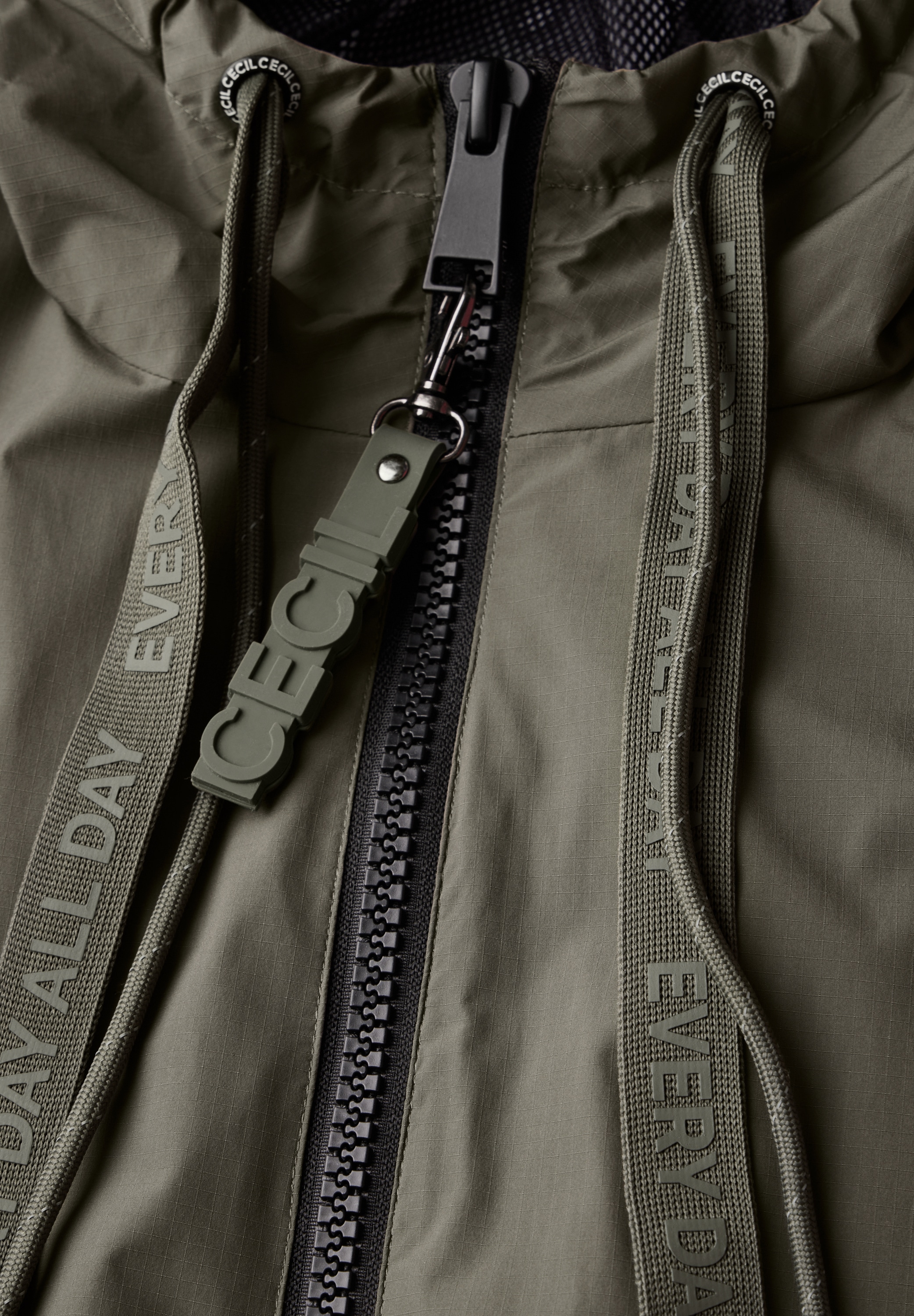 Cecil Windbreaker, mit Kapuze, mit Kapuze und Tunnelzug