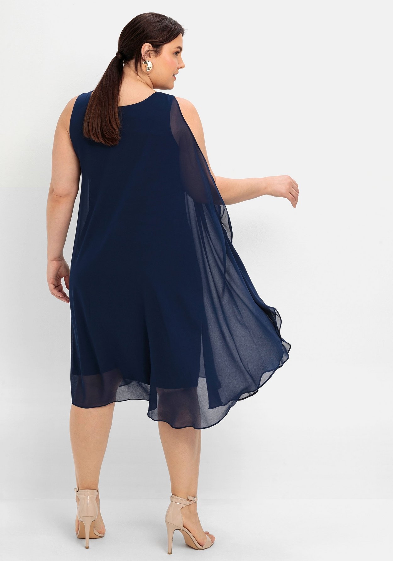 Sheego Partykleid »Kleid in figurumspielender Passform«, in figurumspielender Passform