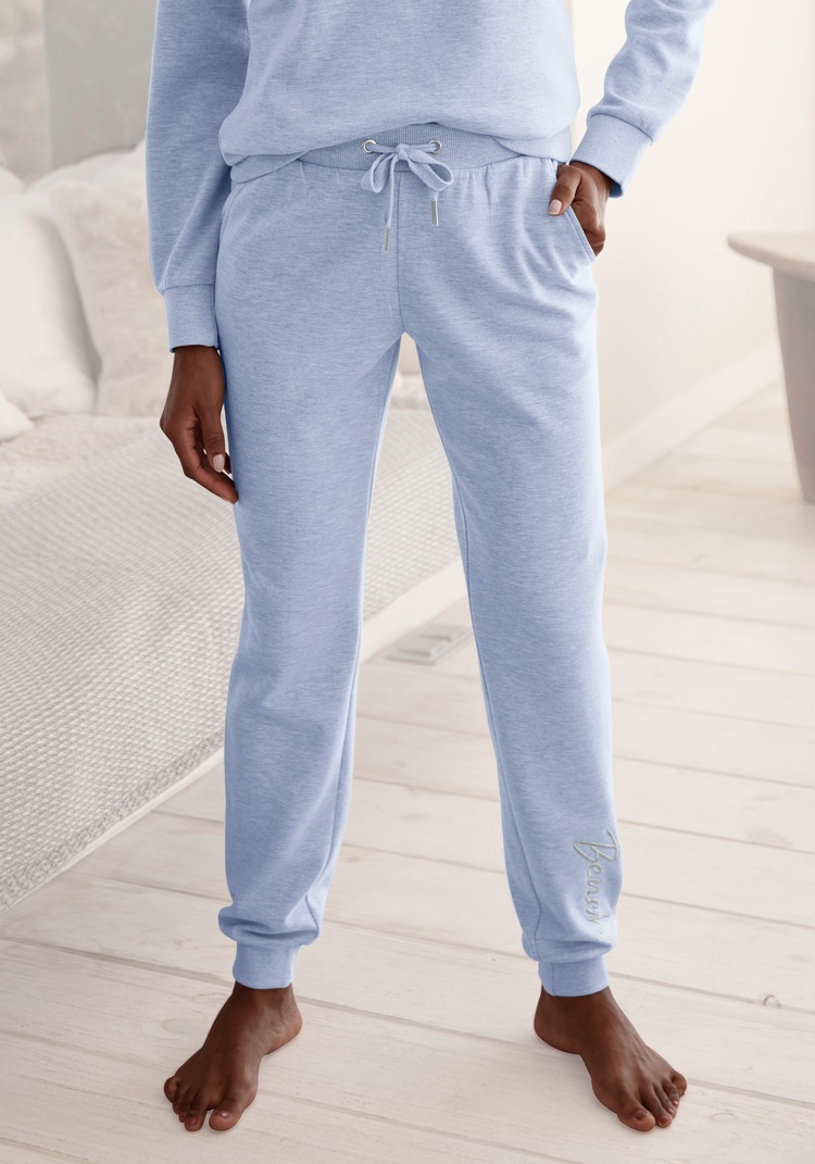 Relaxhose »-Loungehose, Sweathose«, mit glänzender Logostickerei, Loungewear, Loungeanzug