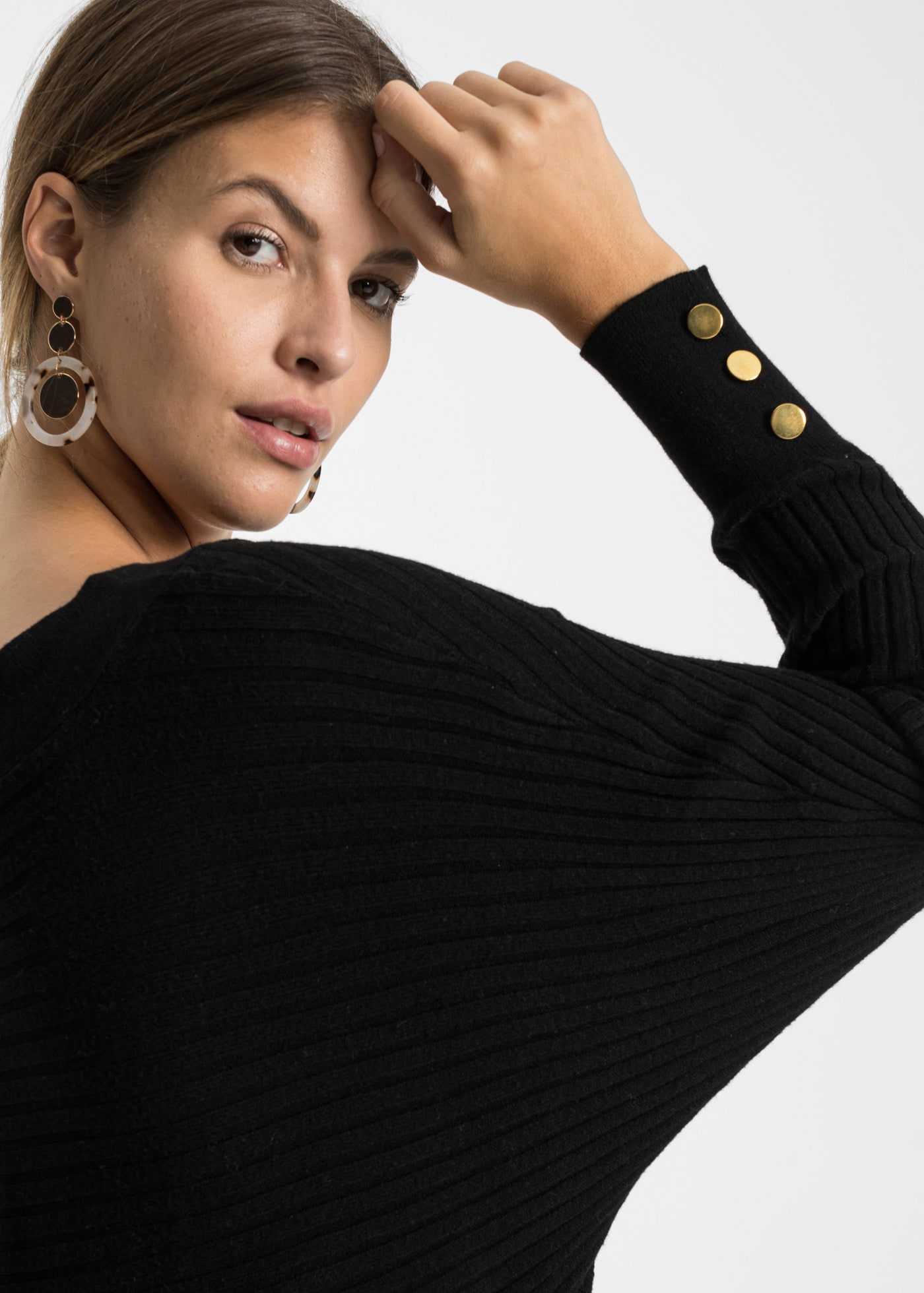 bonprix Strickpullover aus Viskose, Polyamid und Polyester, mit Knopfdetail