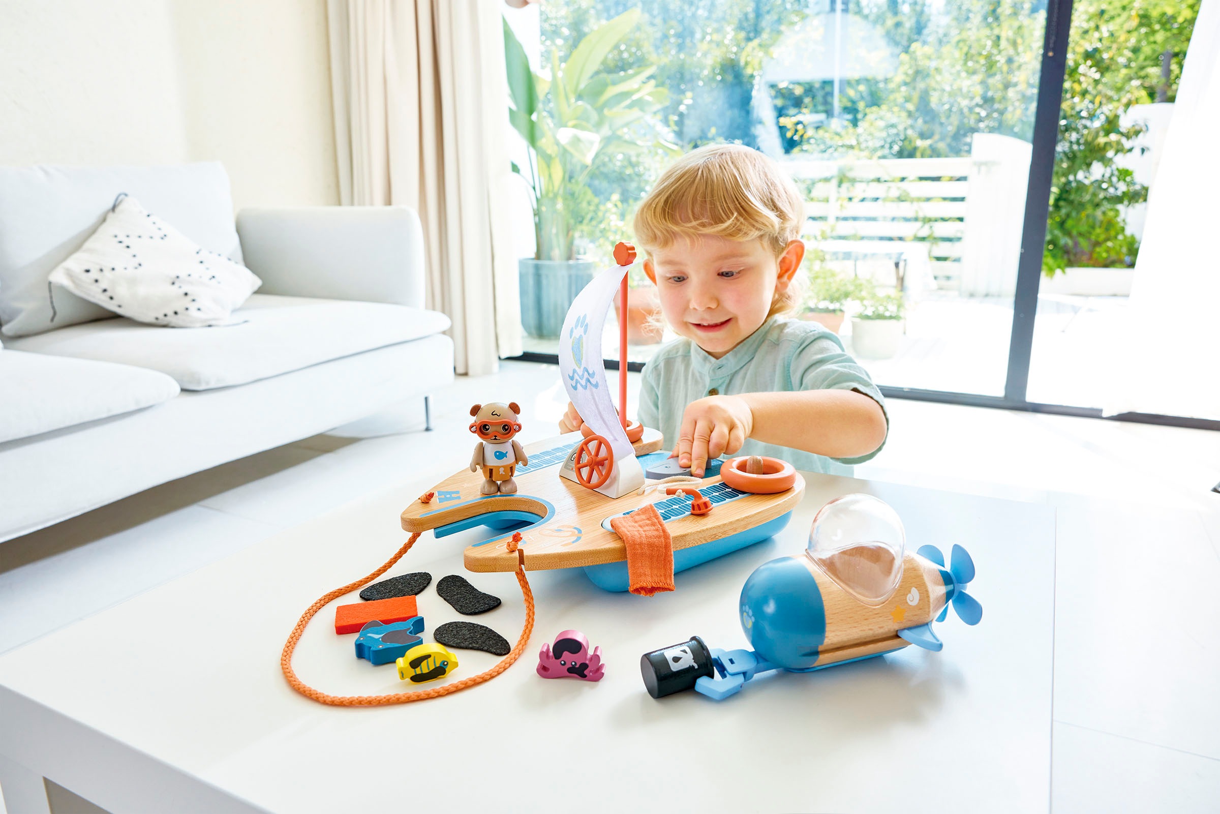 Hape Spielwelt »Green Planet Explorers, Ben’s Catamaran«
