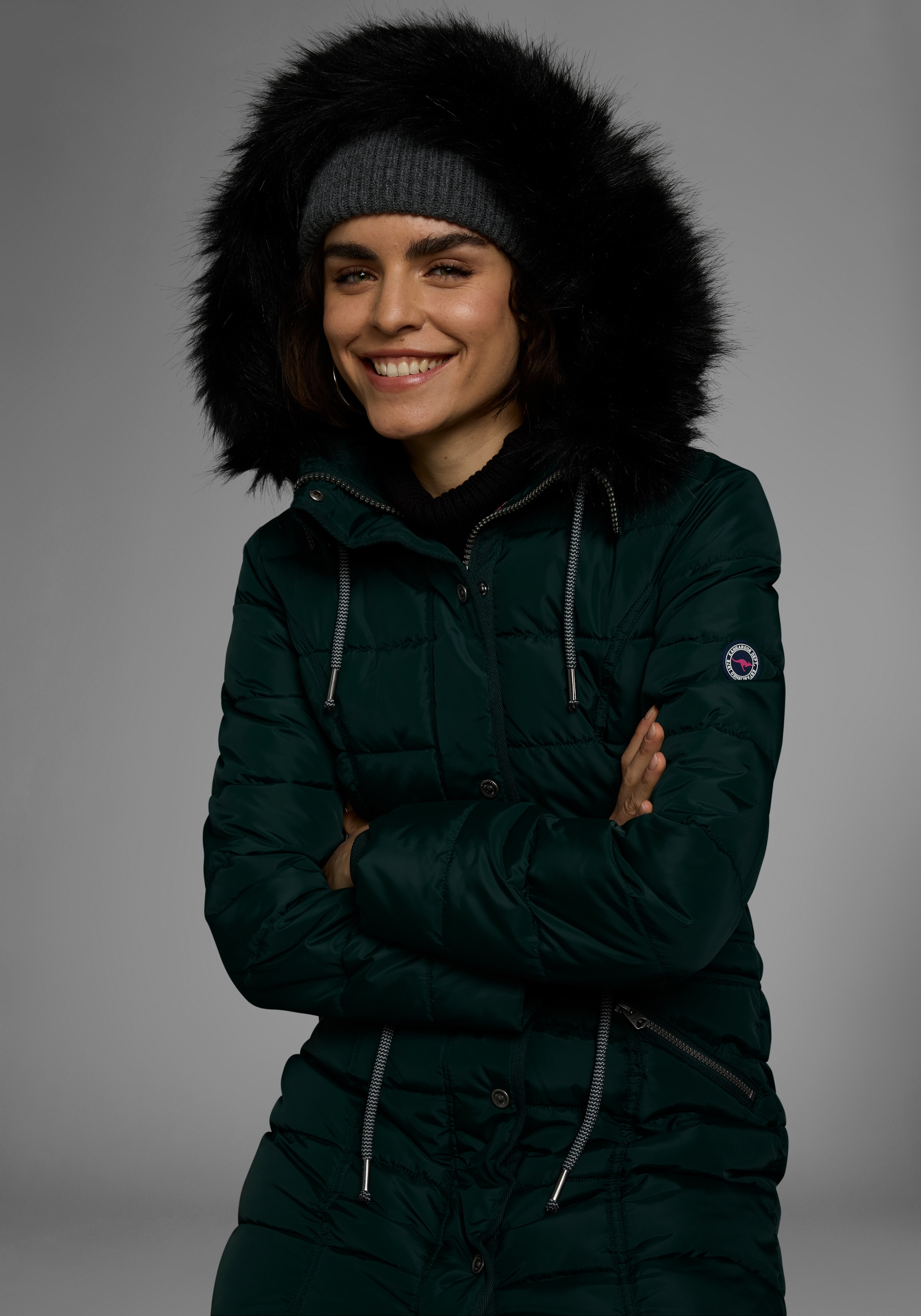 KangaROOS Steppjacke, mit Kapuze, figurbetonter Schnitt, mit Reißverschlusstaschen