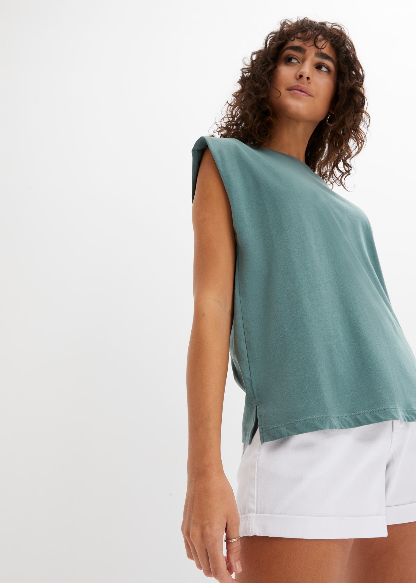 bonprix Oversize-Shirt lässiger Oversize-Schnitt, verstärkte Schulter, ärmellos