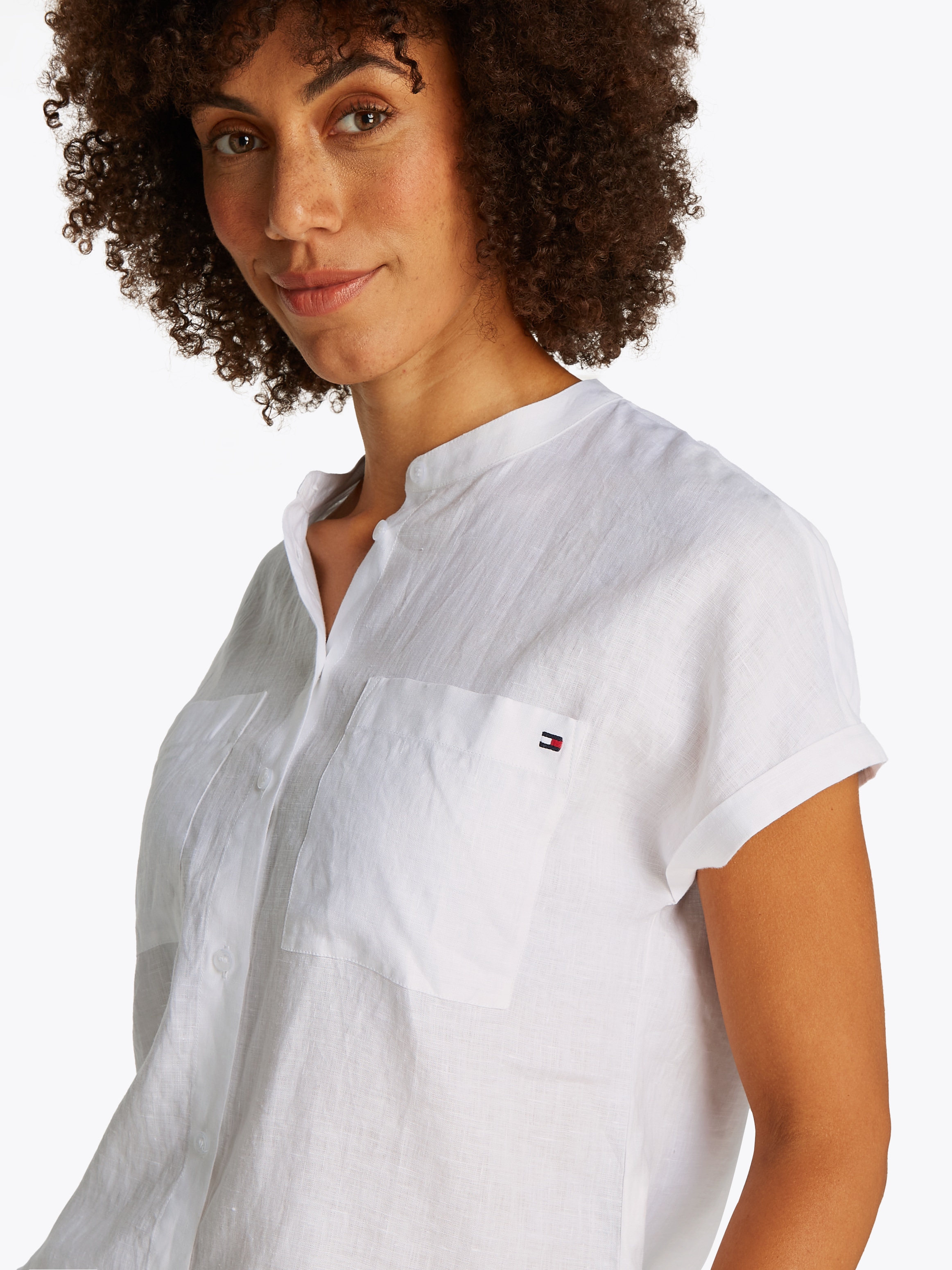 Tommy Hilfiger Kurzarmbluse »ESS LINEN COLLARLESS S/S BLOUSE«, mit Logostickerei,kühlendes Premium Leinen