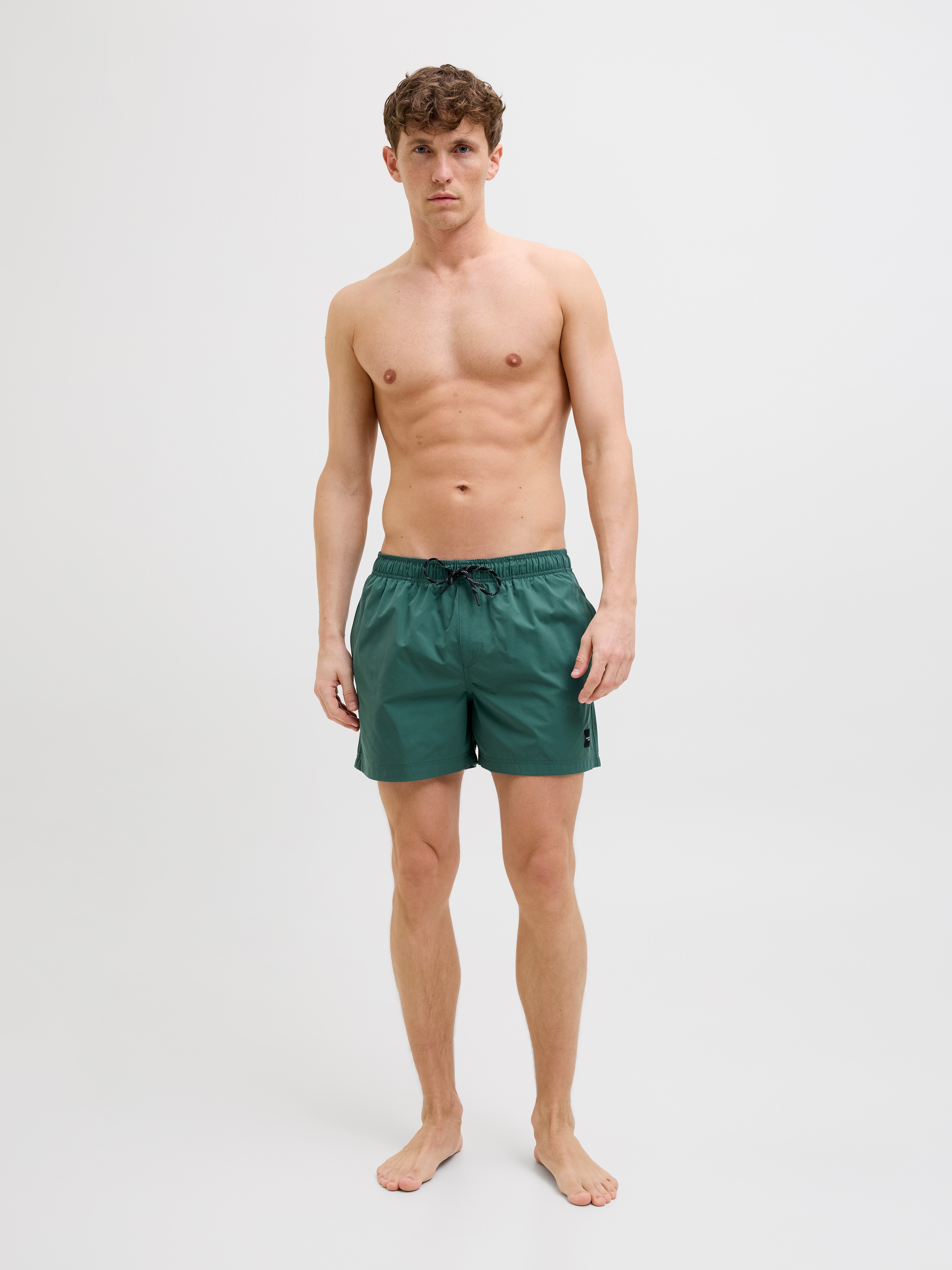 Jack & Jones Badeshorts »JPSTMAUI Badeshort mit elastischem Bund und normalem Schnitt«, unifarben, modisch, slim fit, Polyester