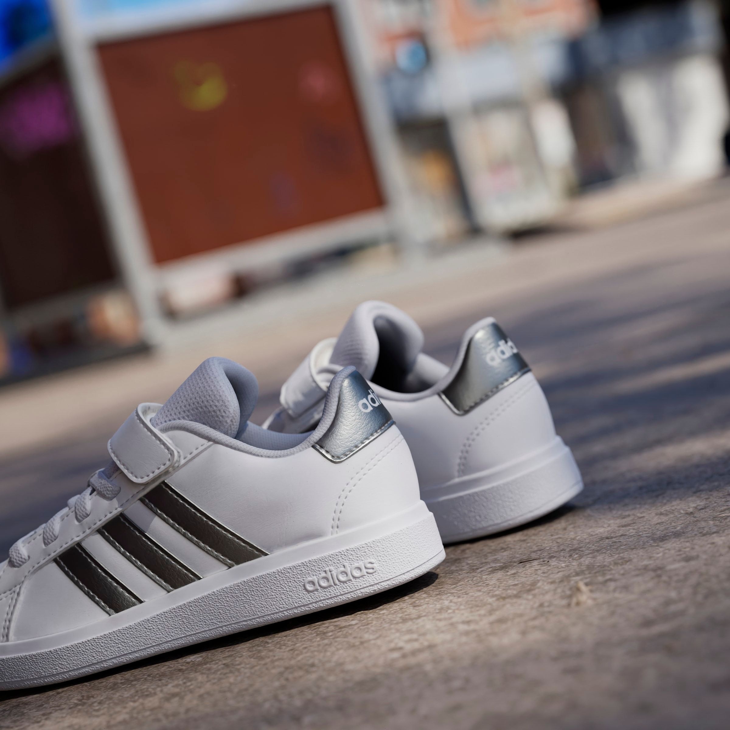 adidas Sportswear Sneaker »GRAND COURT 2.0 KIDS«, Design auf den Spuren des adidas Superstar