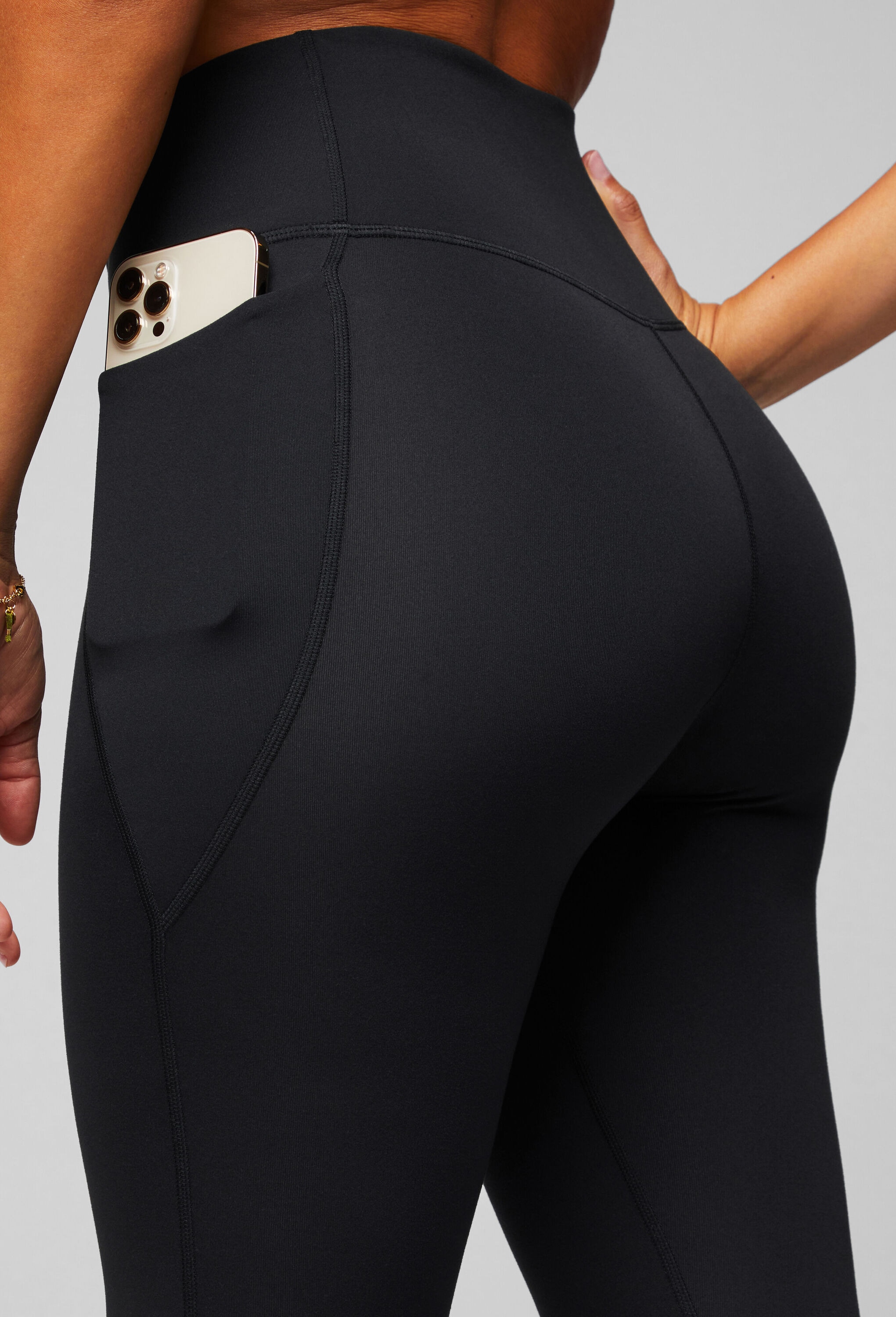 Fabletics Leggings »Fabletics Leggings Oasis PureLuxe HW Crossover 7/8 Leggings«  aus blickdichtem Stoff und mit mittlerer Kompression
