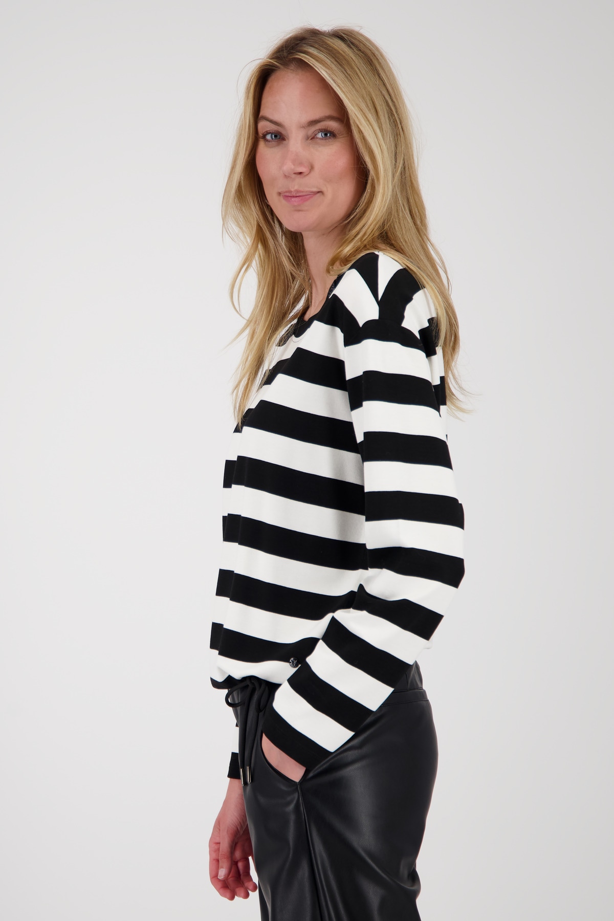 Monari Sweatshirt »Sweatshirt Ringel«, Mit Rundhalsausschnitt mit Schmuckdetails