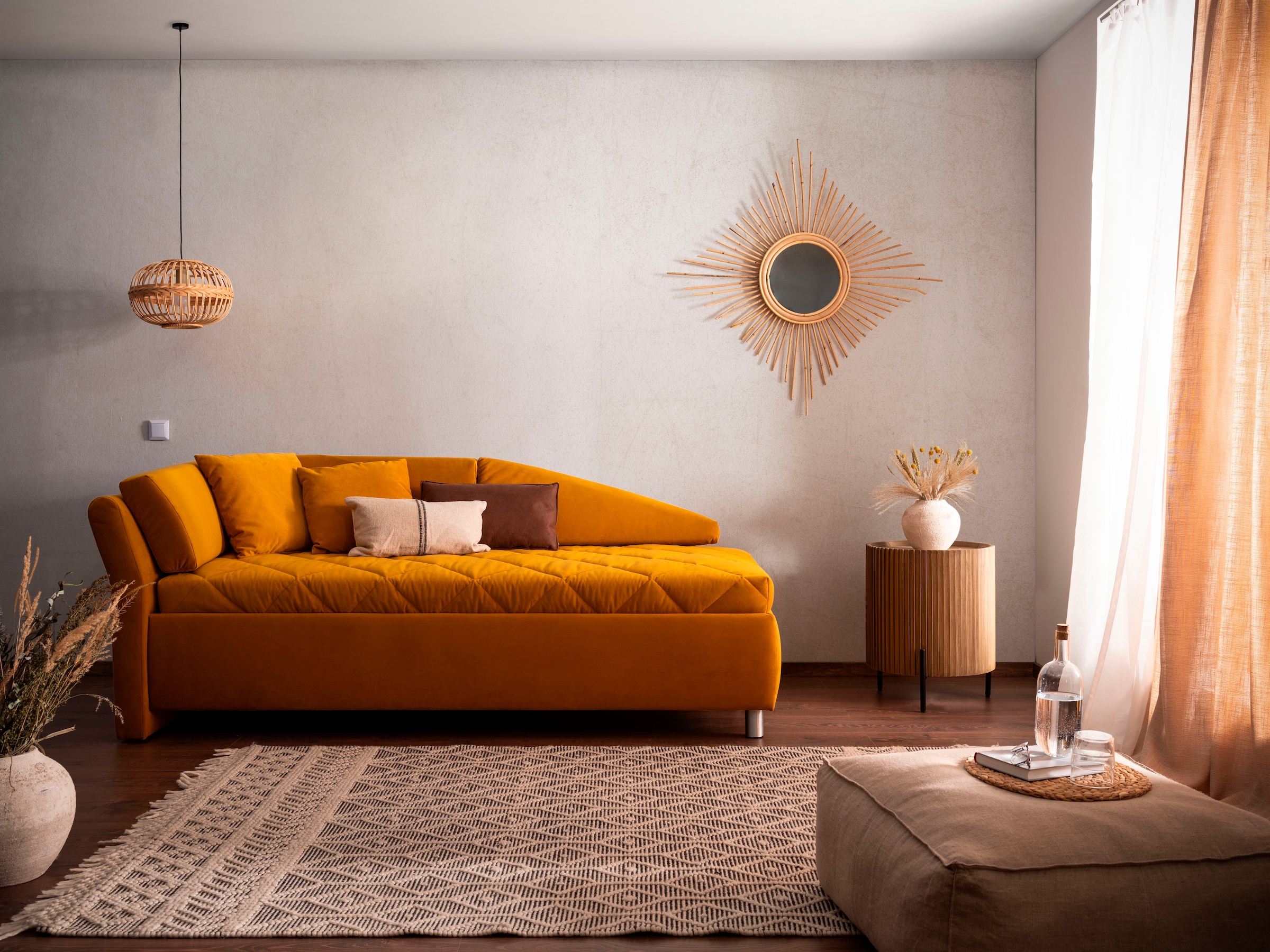 alina Schlafsofa, Bettkasten, Zierkissen-Set aus: 2 Stk. 40x40cm, 1 Stk. 30x30cm