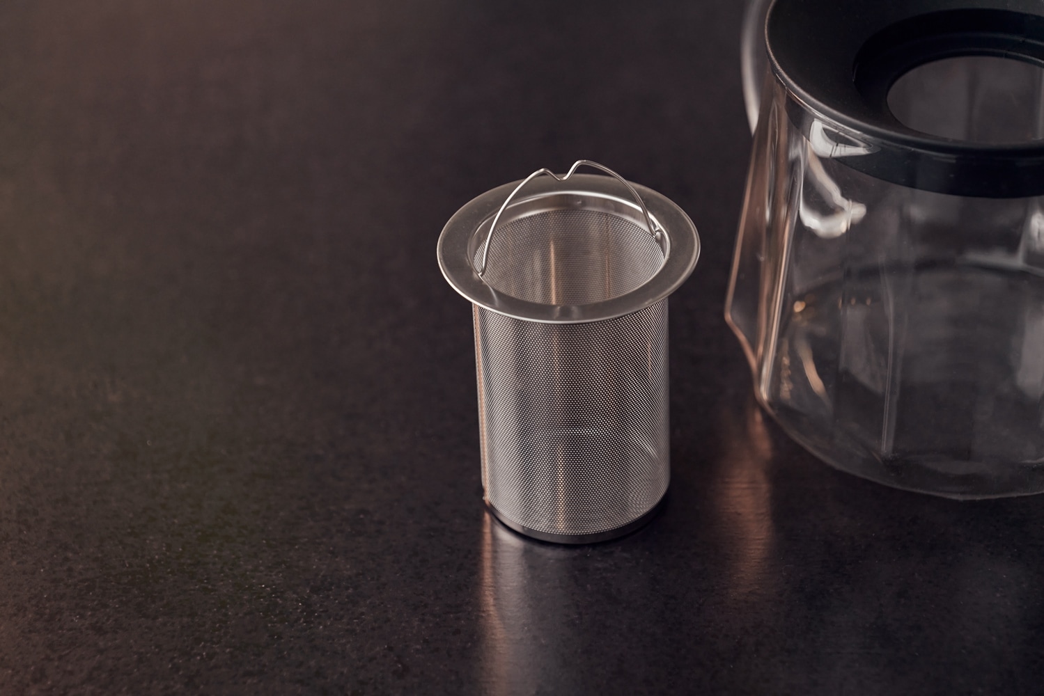 RESTO Kitchenware Teekanne »Ain, hitzebeständige Glaskanne im 3D Design, Höhe ca. 12 cm« 1 l 4 Stk. tlg. mit herausnehmbarem Filtersieb aus Edelstahl, im Geschenkkarton