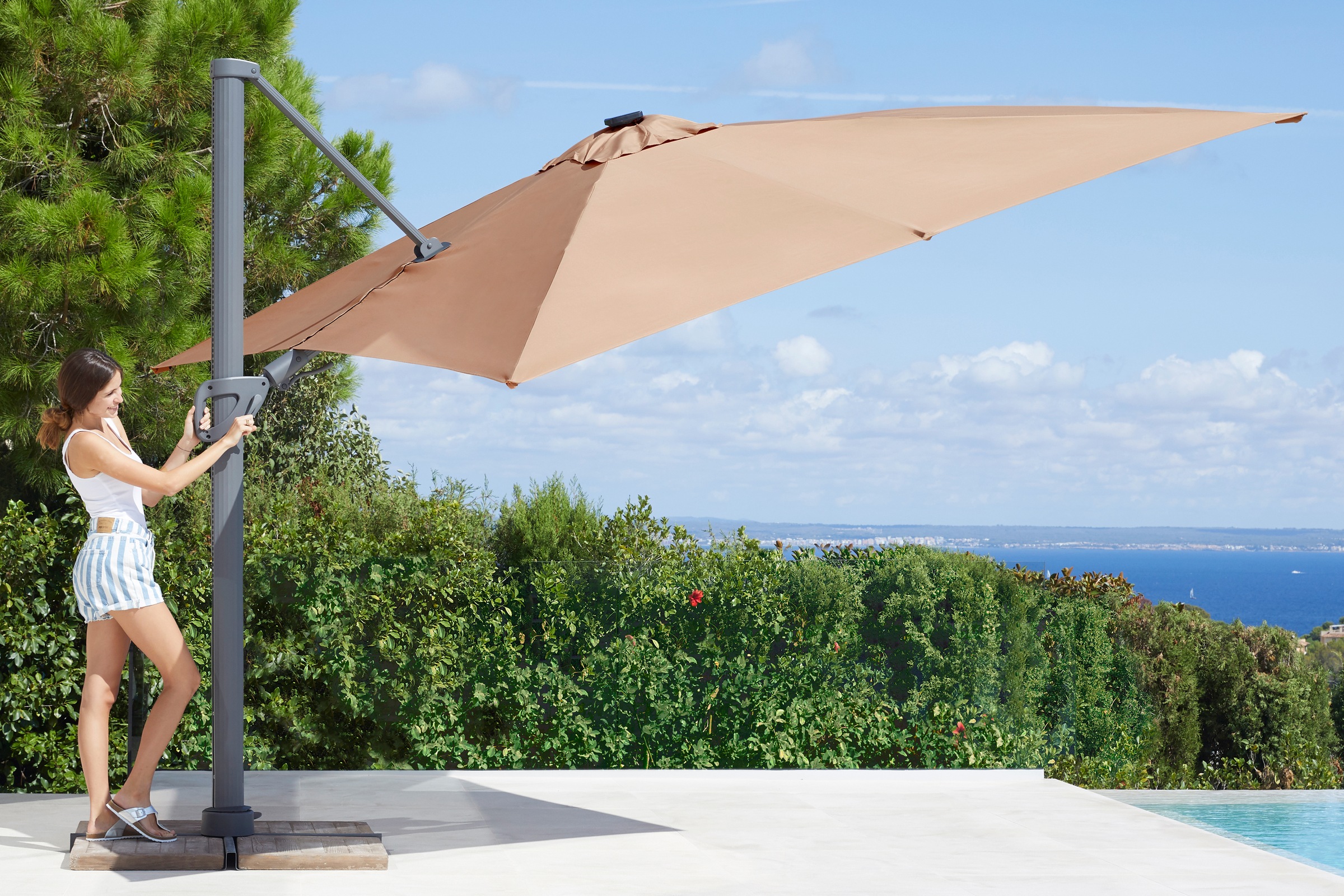 garten gut Ampelschirm »Roma de luxe«, mit Solarbetriebener LED Beleuchtung