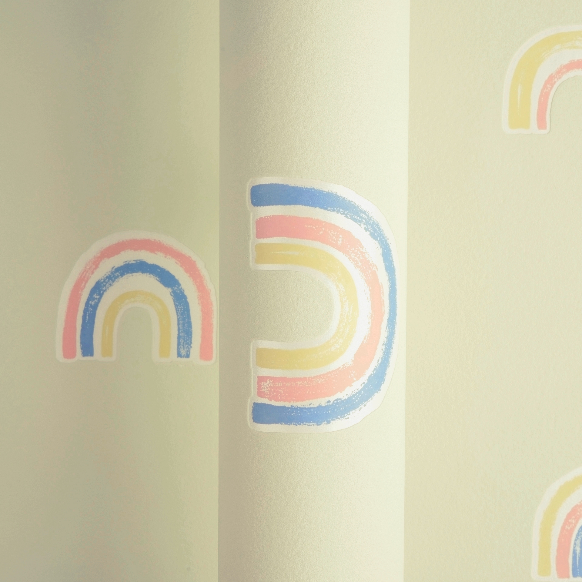 living walls Vliestapete »Kids Studio Regenbogen – Vliestapete für Kinder« Motiv | grafisch | leicht glänzend glatt Handgezeichnete Regenbögen in freundlichen Pastellfarben