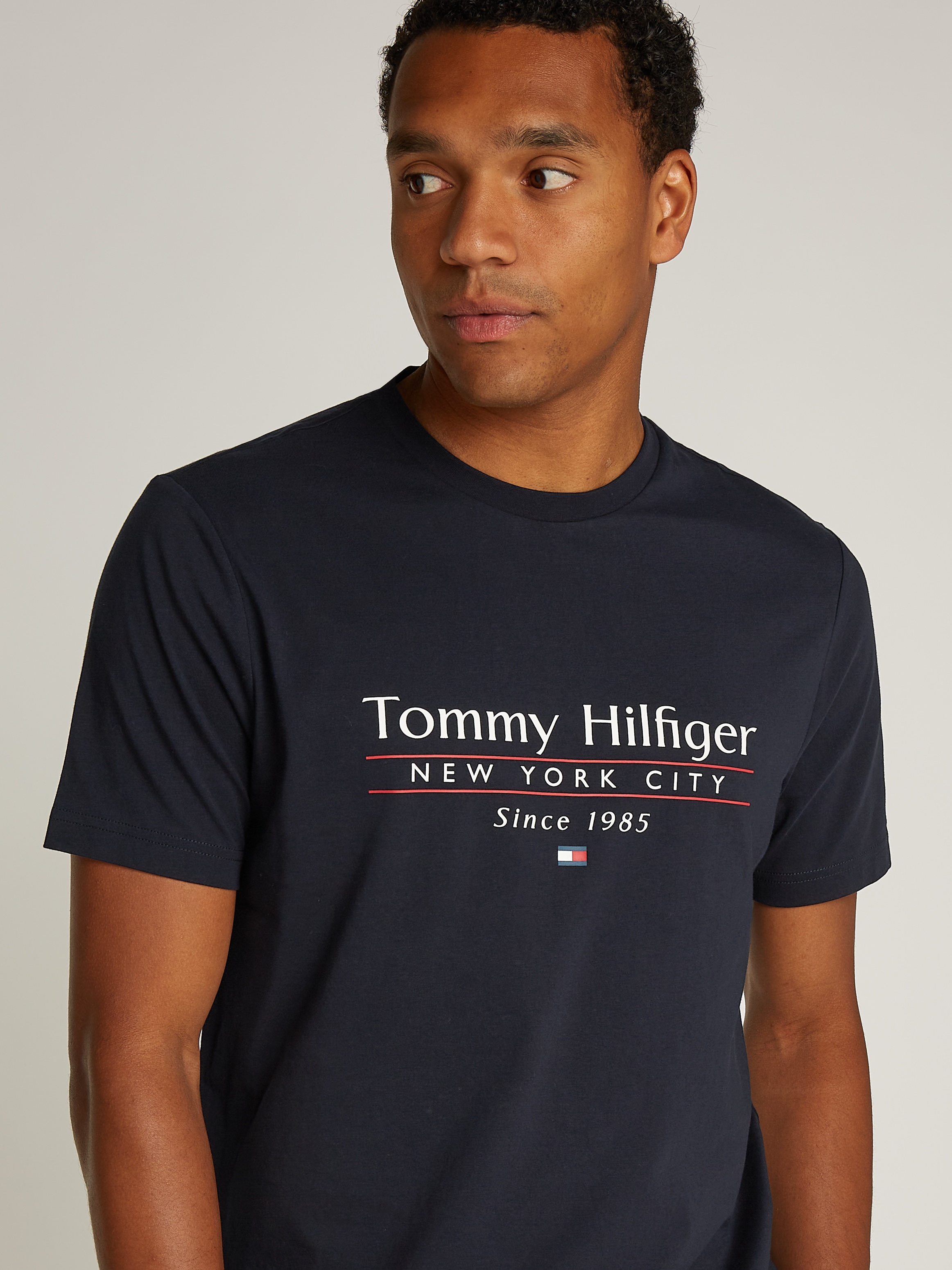 Tommy Hilfiger T-Shirt »HILFIGER CENTER STACK TEE«, mit großem Schriftprint