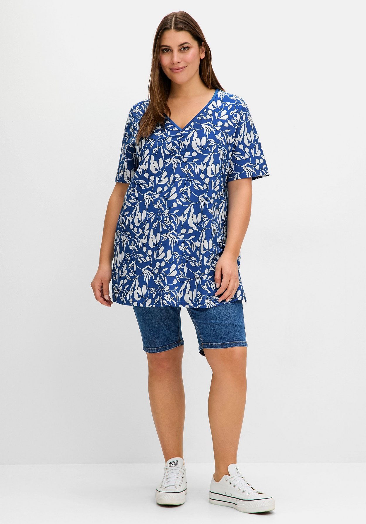 Sheego T-Shirt »Longshirt mit Blumendruck, in leichter A-Linie«