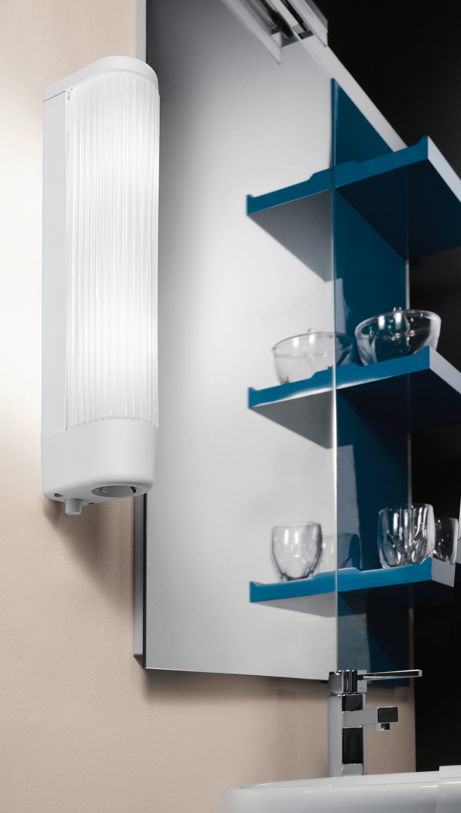 EGLO Spiegelleuchte »BARI«, 2 flammig, Leuchtmittel E14 | Leuchtmittel wechselbar-ohne Leuchtmittel, Wandleuchte, aus Glas und Kunststoff, L 35 cm, exkl. E14 (max. 25W)