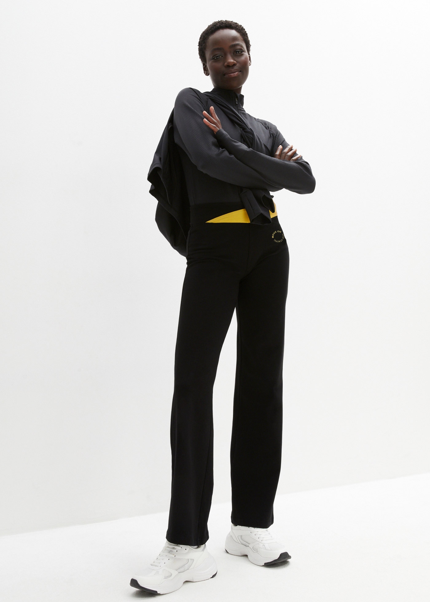 bonprix Sporthose  aus Baumwoll-Stretch, Bootcut, Slim fit, Kontrastdetail am Bund