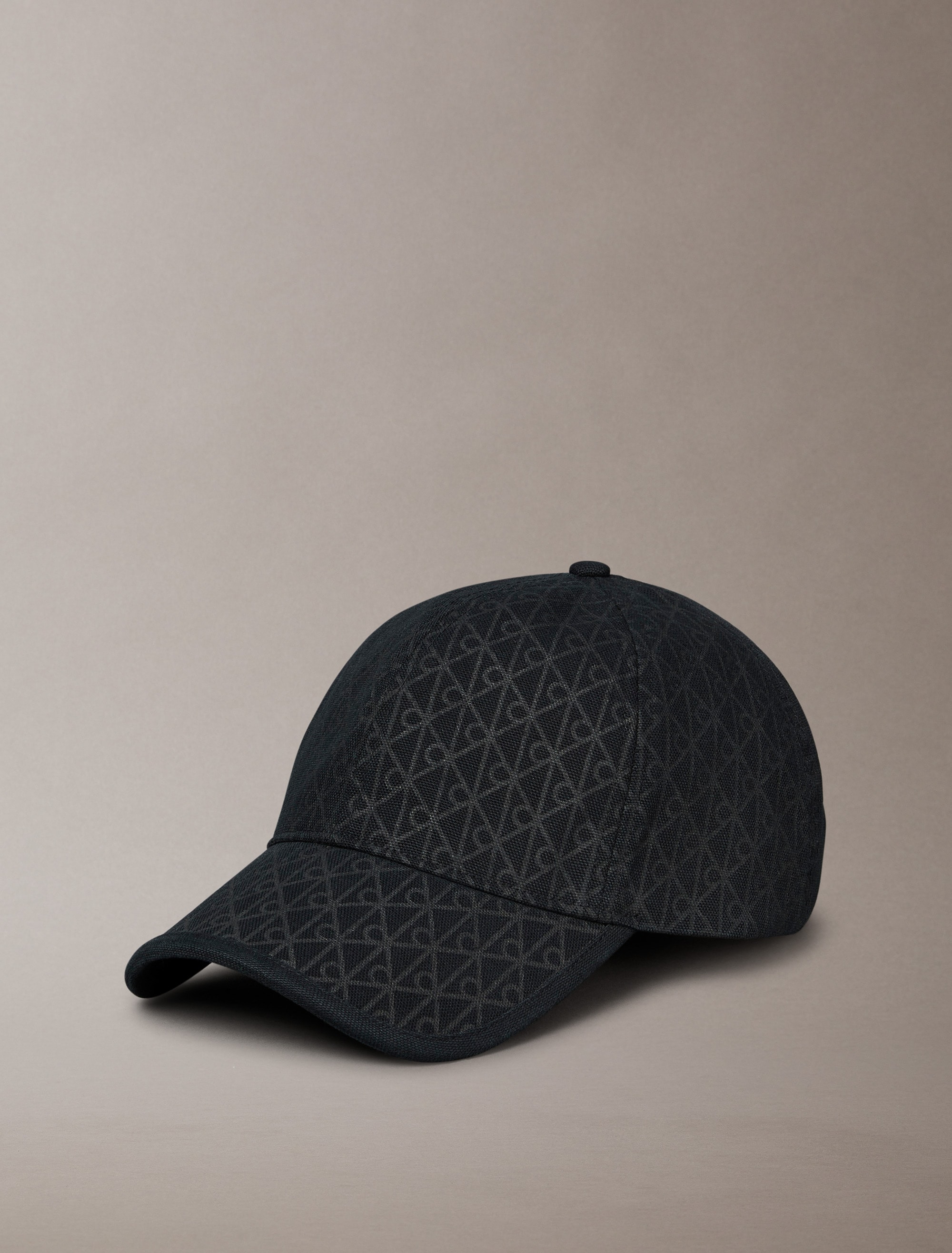 Calvin Klein Baseball Cap »EMBLEM PRINT w LEATHER PATCH CAP«, Mit festem Schirm