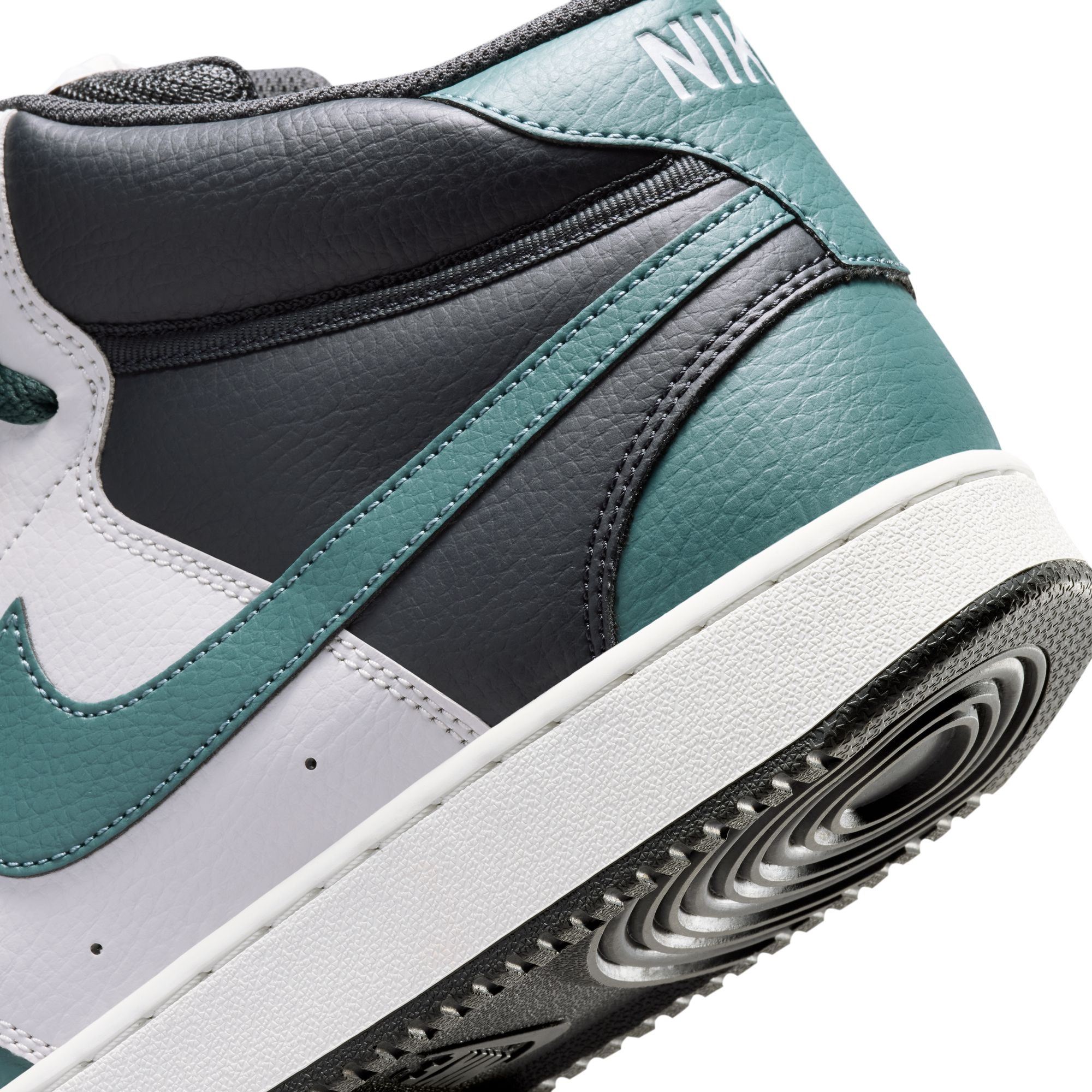 Nike Sportswear Sneaker »COURT VISION MID«  inspiriert vom Design des Nike Air Jordan