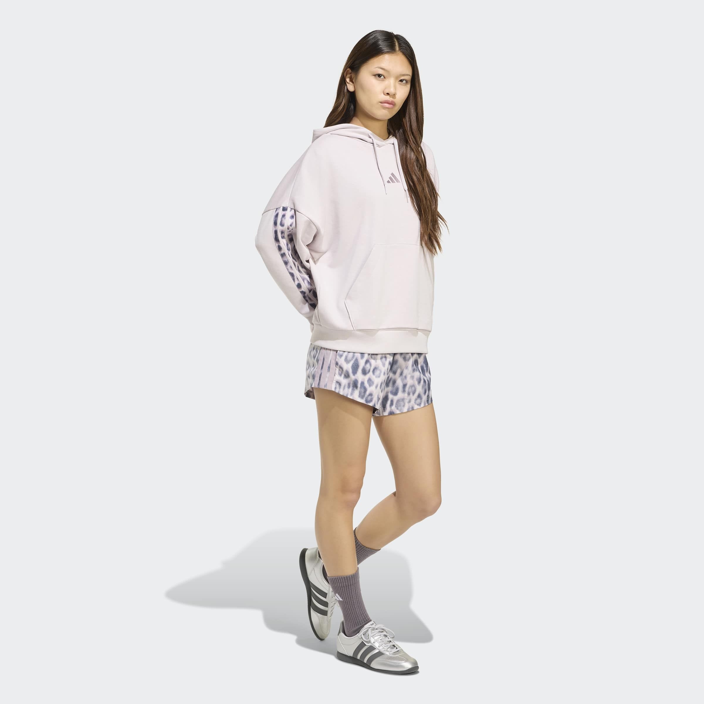 adidas Sportswear Kapuzensweatshirt »SEASONAL ESSENTIALS FRENCH TERRY HOODIE, LEOPARDENPRINT, 3-STREIFEN«
