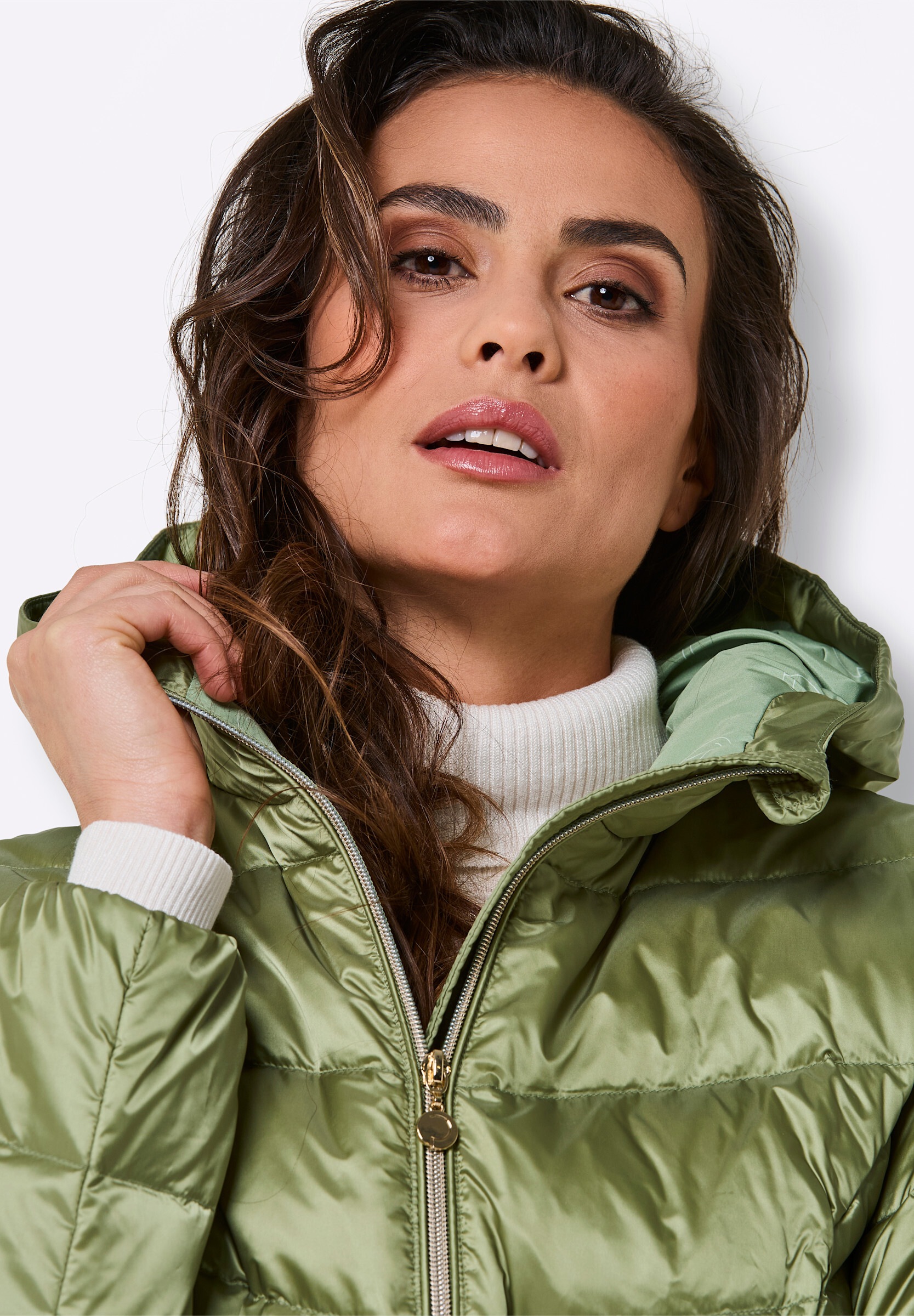creation L Daunenjacke »Daunen-Steppjacke Daunenjacke mit formgebenden Wiener Nähten« mit Kapuze