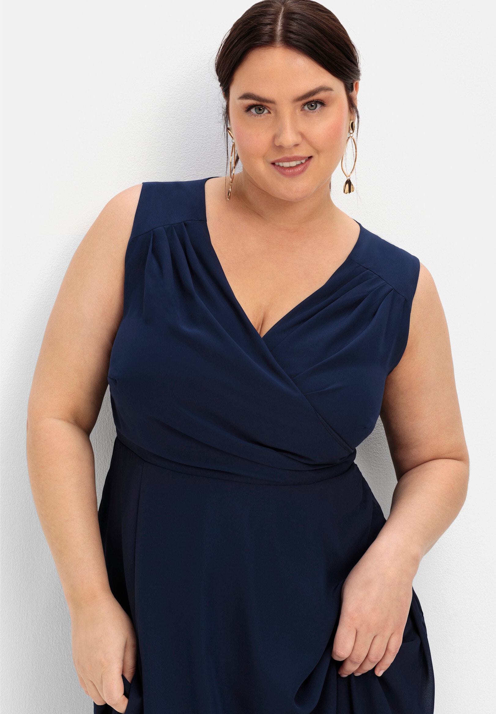 Sheego Maxikleid »Abendkleid Abendkleid in Wickeloptik, aus Chiffon« Ohne Taschen in Wickeloptik