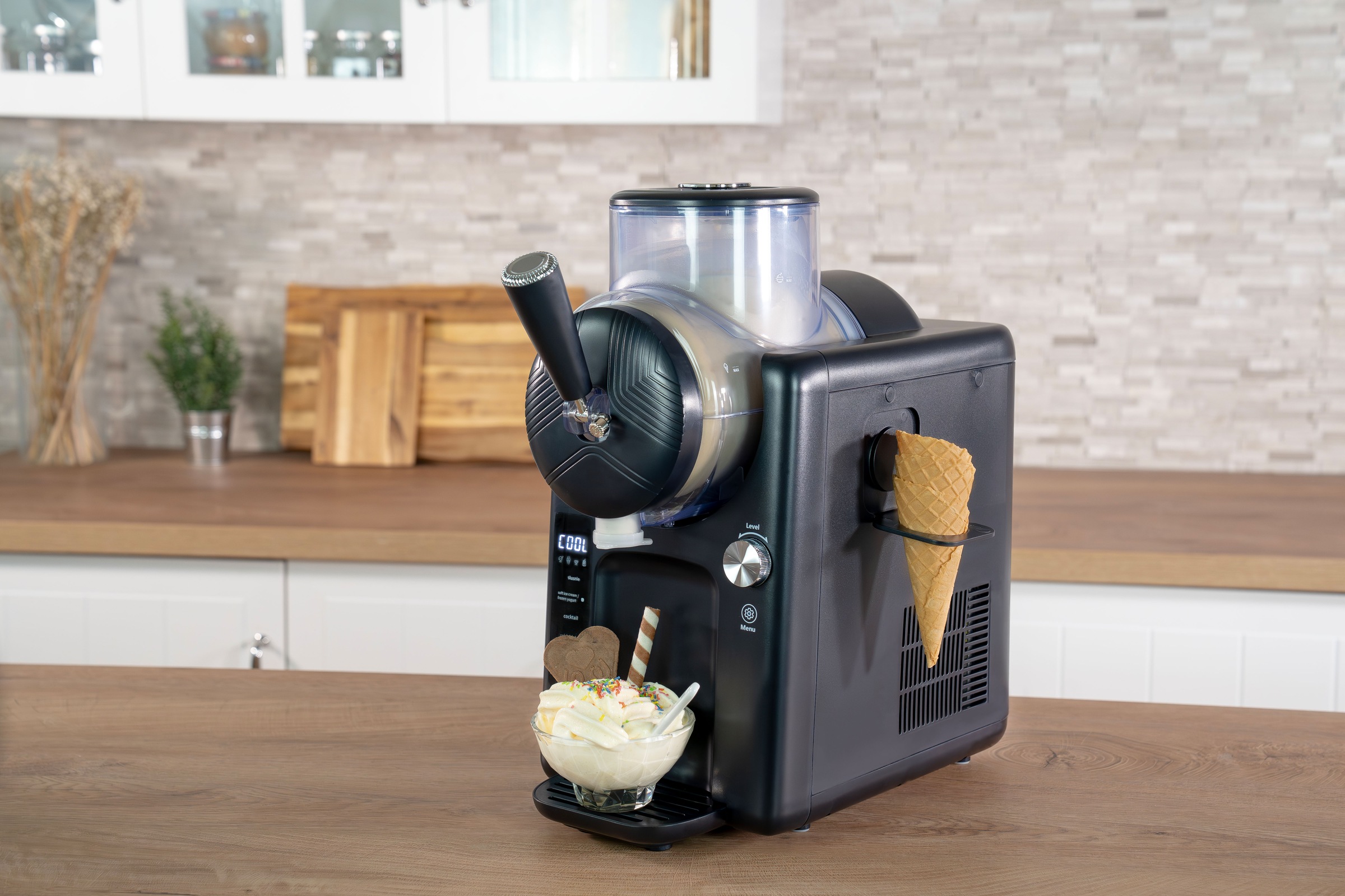 Unold Slush-Eismaschine »2in1 Slush- & Softeismaschine Sofie - Schwarz« 2 l 150 W