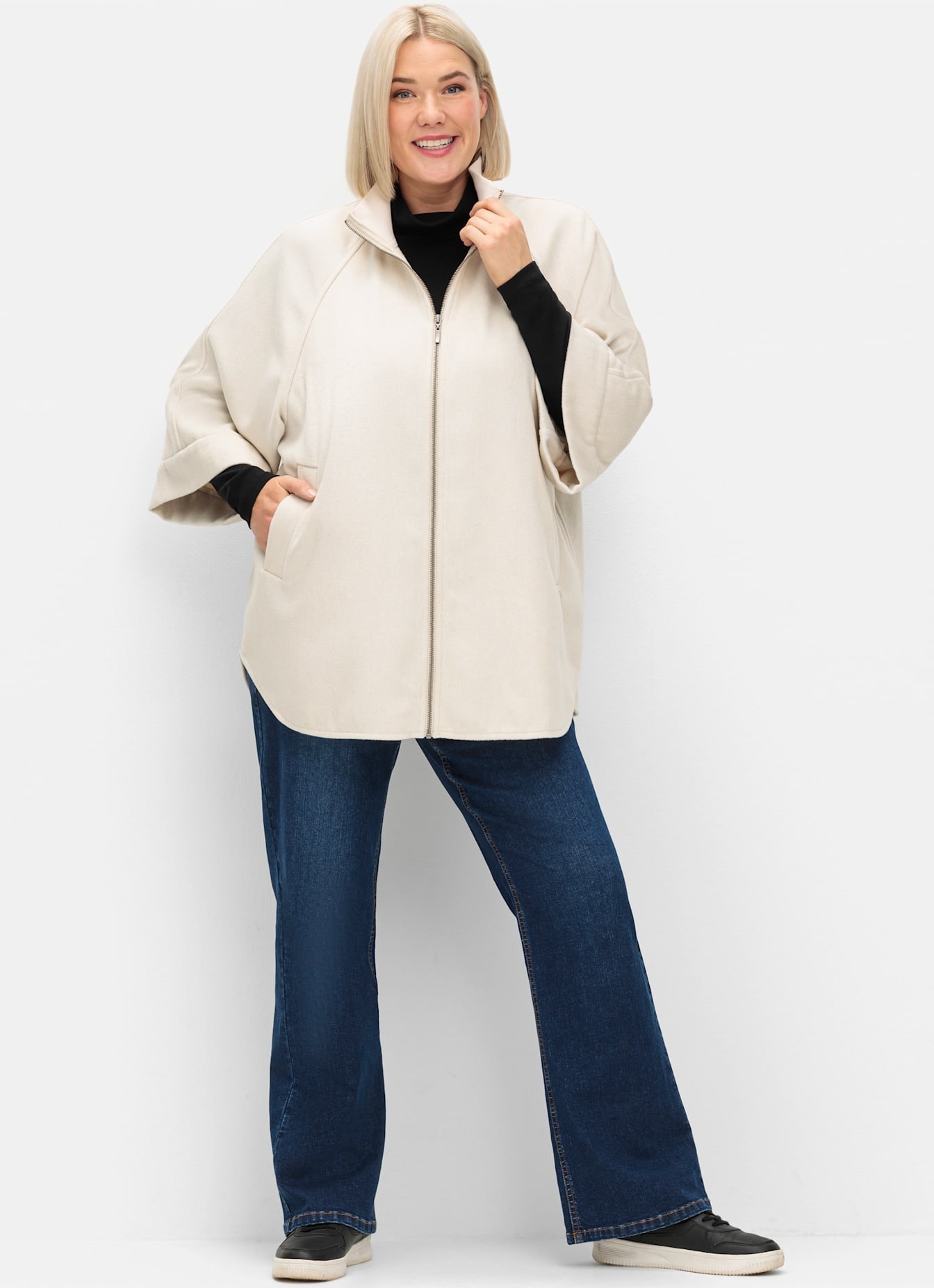 Sheego Damen Cape ohne Kapuze in beige, Größe 52