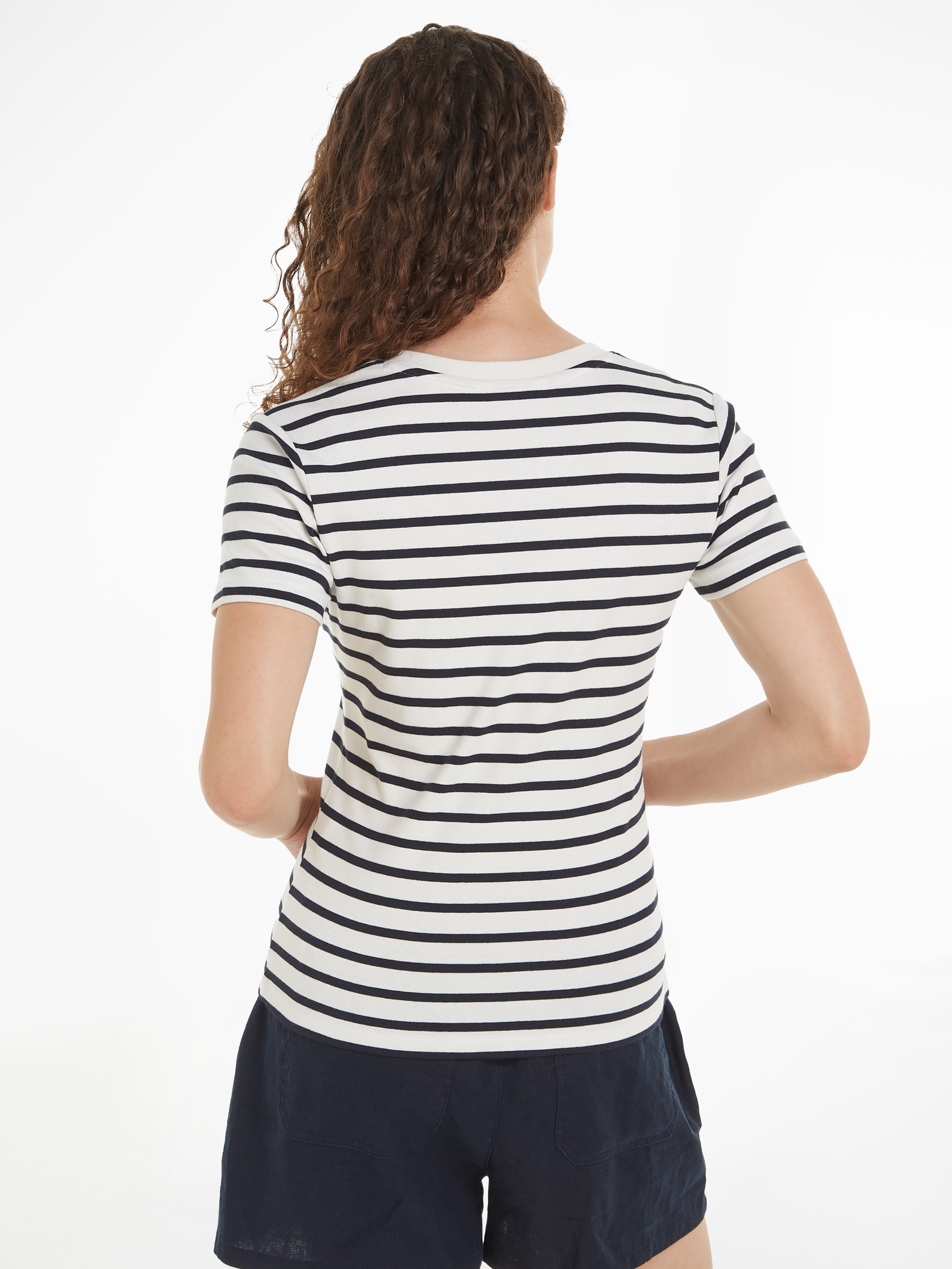 Tommy Hilfiger T-Shirt »SLIM CODY V-NK SS mit V-Ausschnitt und Streifen«, gestreift, casual, slim fit, Baumwolle, V-Ausschnitt