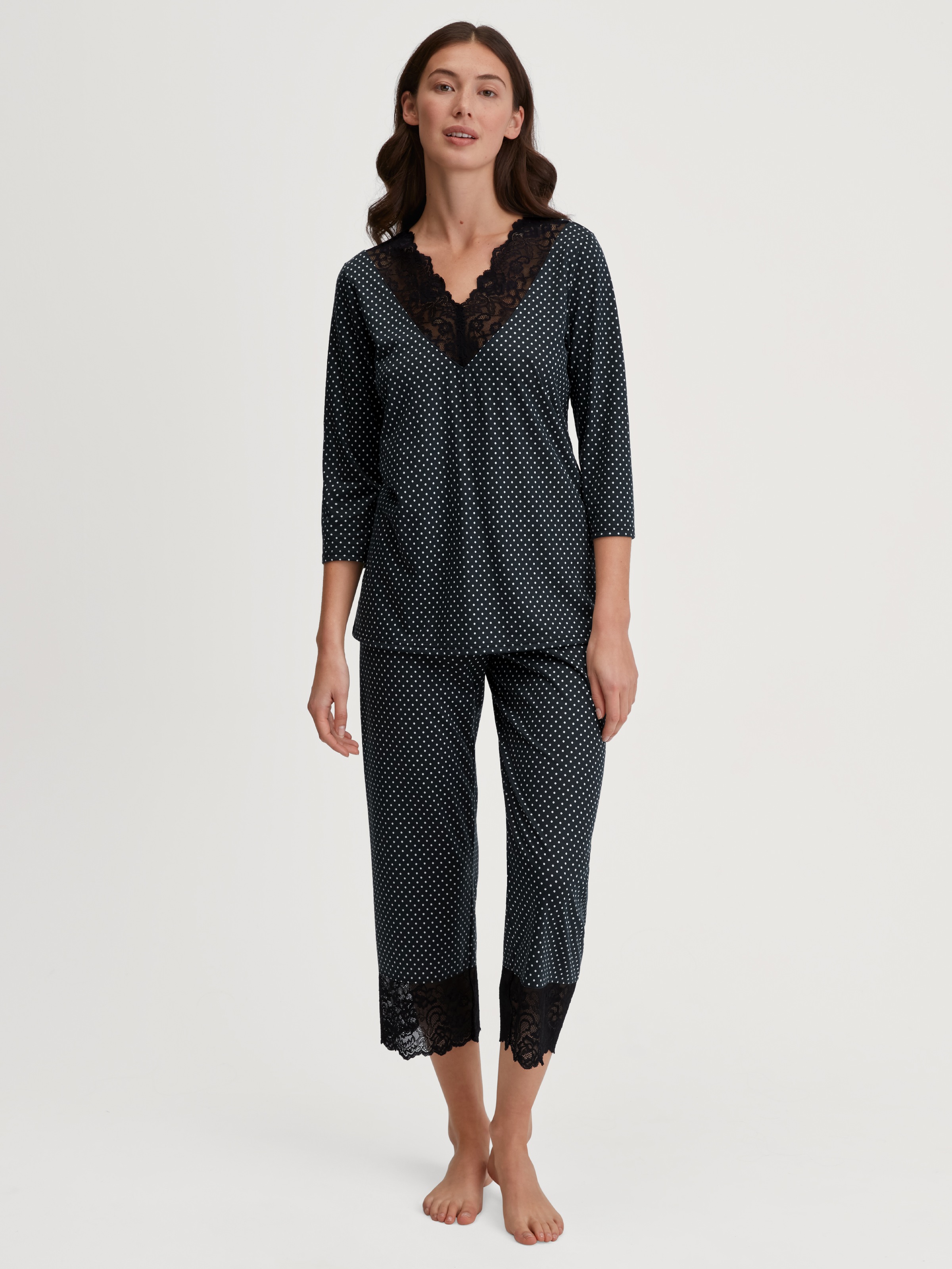 CALIDA Capri-Pyjama »Deep Dreams«, (2 tlg.), 7/8-Länge, gepunktet, Spitze, atmungsaktiv, weich