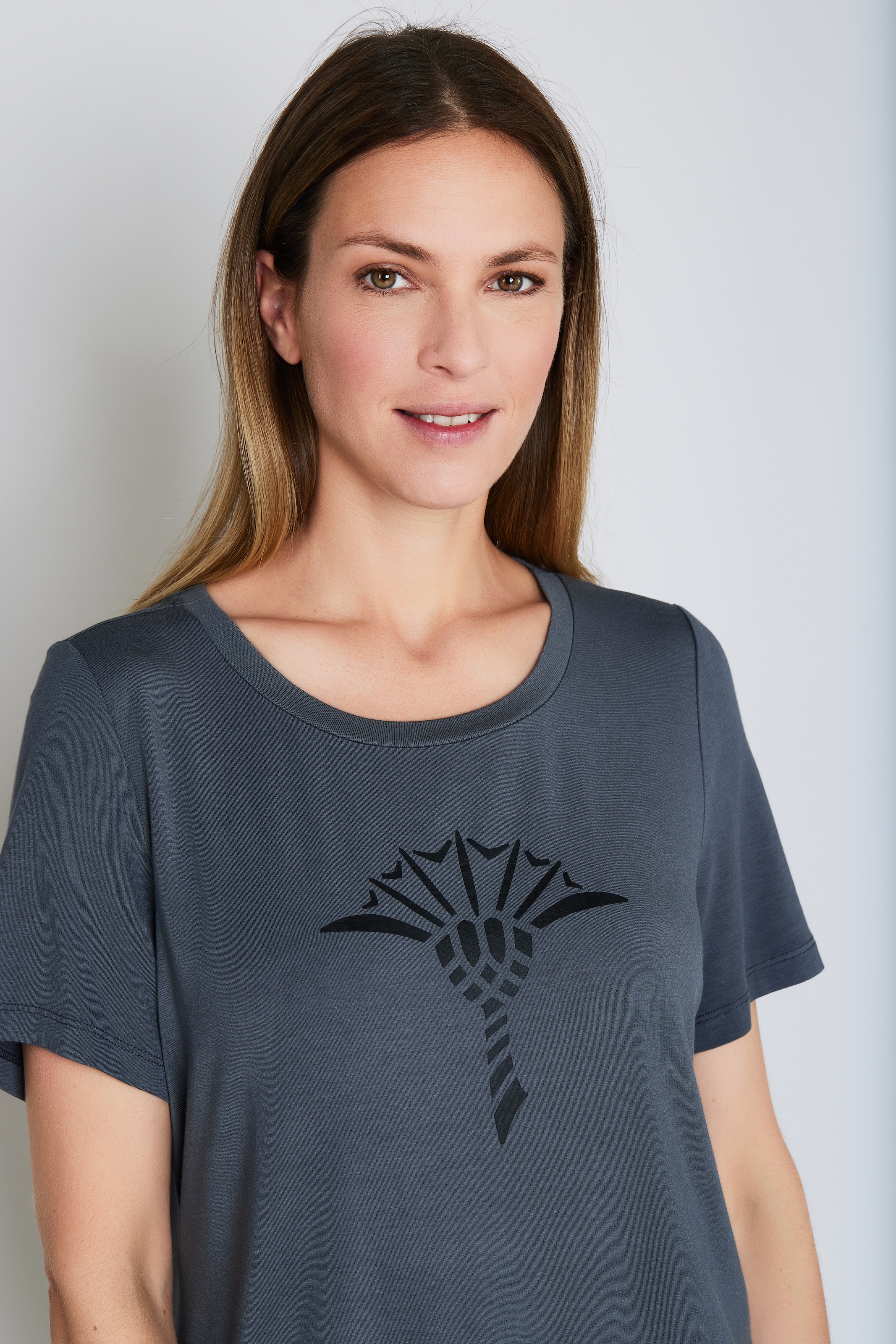 JOOP! T-Shirt »Luxe« mit dezenter Logostickerei