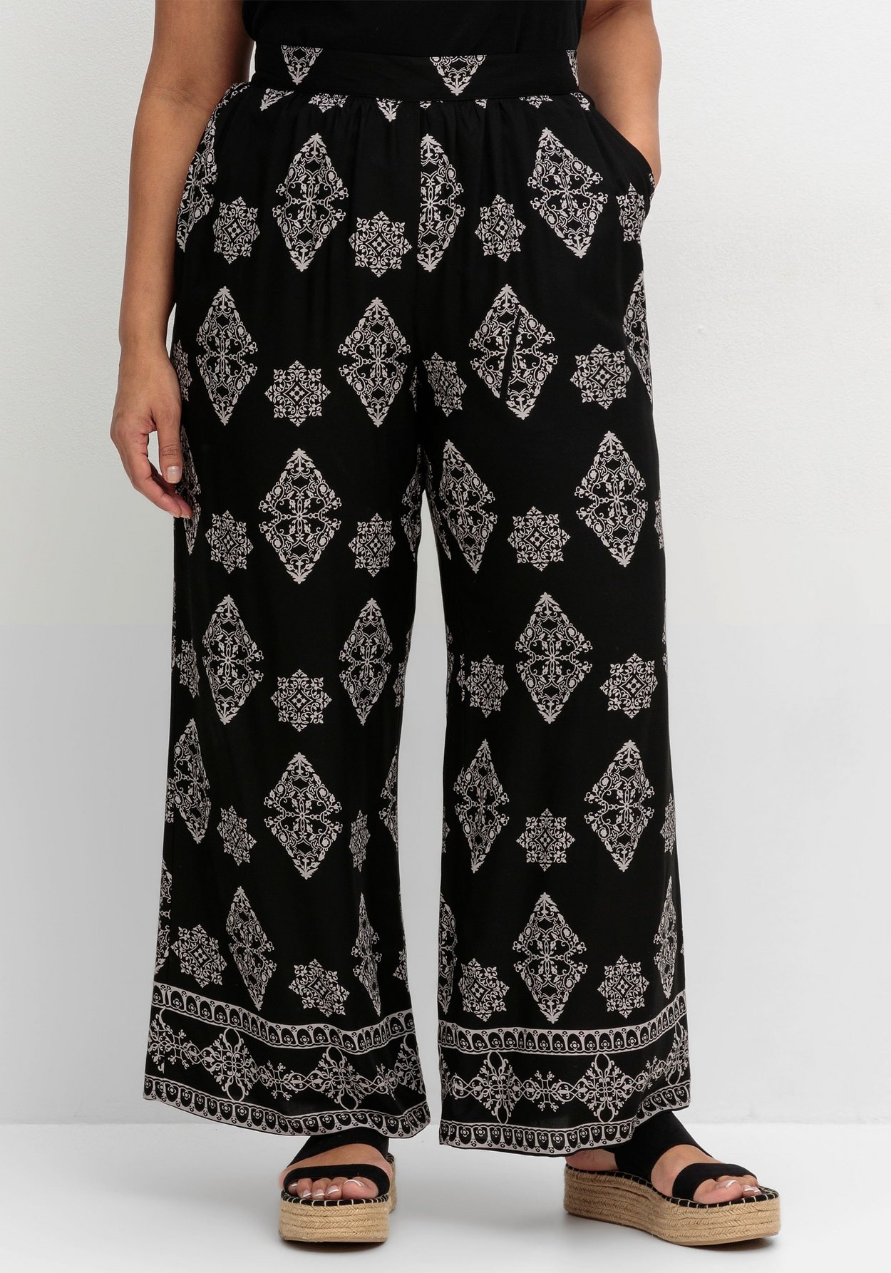 Sheego Schlupfhose »Schlupfhose mit Allover- und Bordürendruck«