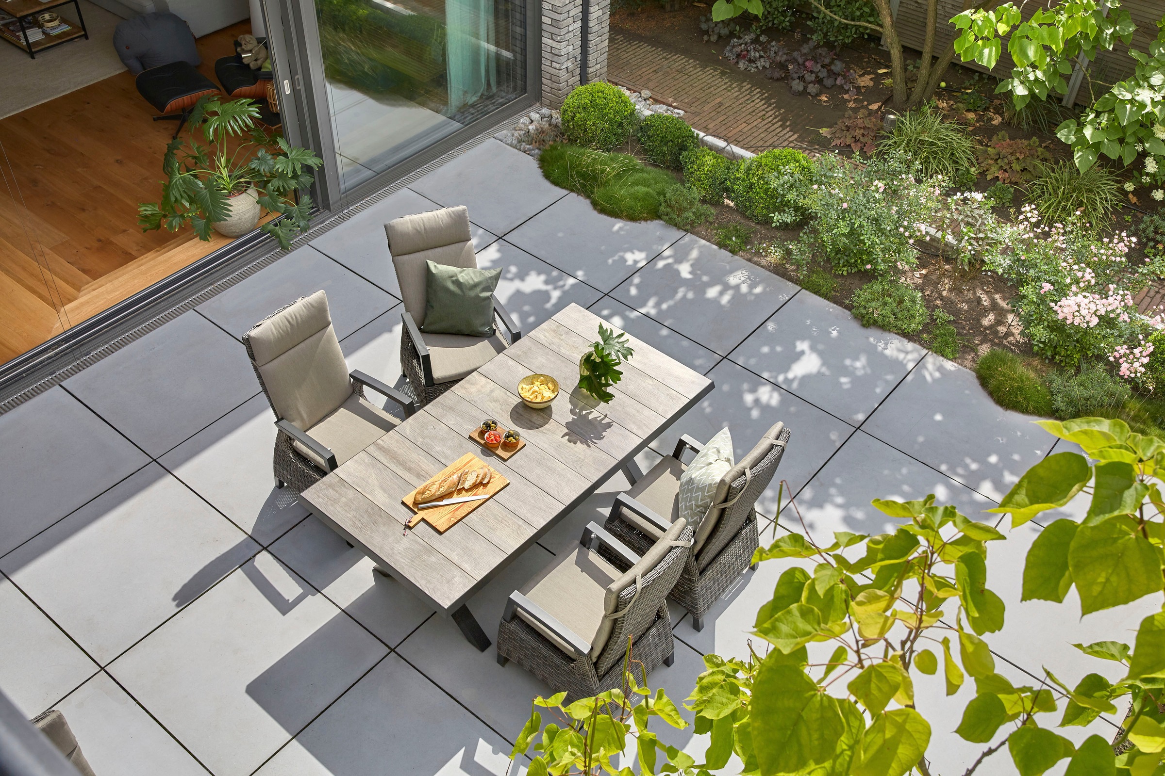 Siena Garden Garten-Essgruppe »Corido«, (5 tlg., 4 Sessel: 76x62x109 cm, Tisch Sincro: 200/260x100x77 cm), Aluminium, Keramik, verstellbar, ausziehbar, Inkl. Auflagen