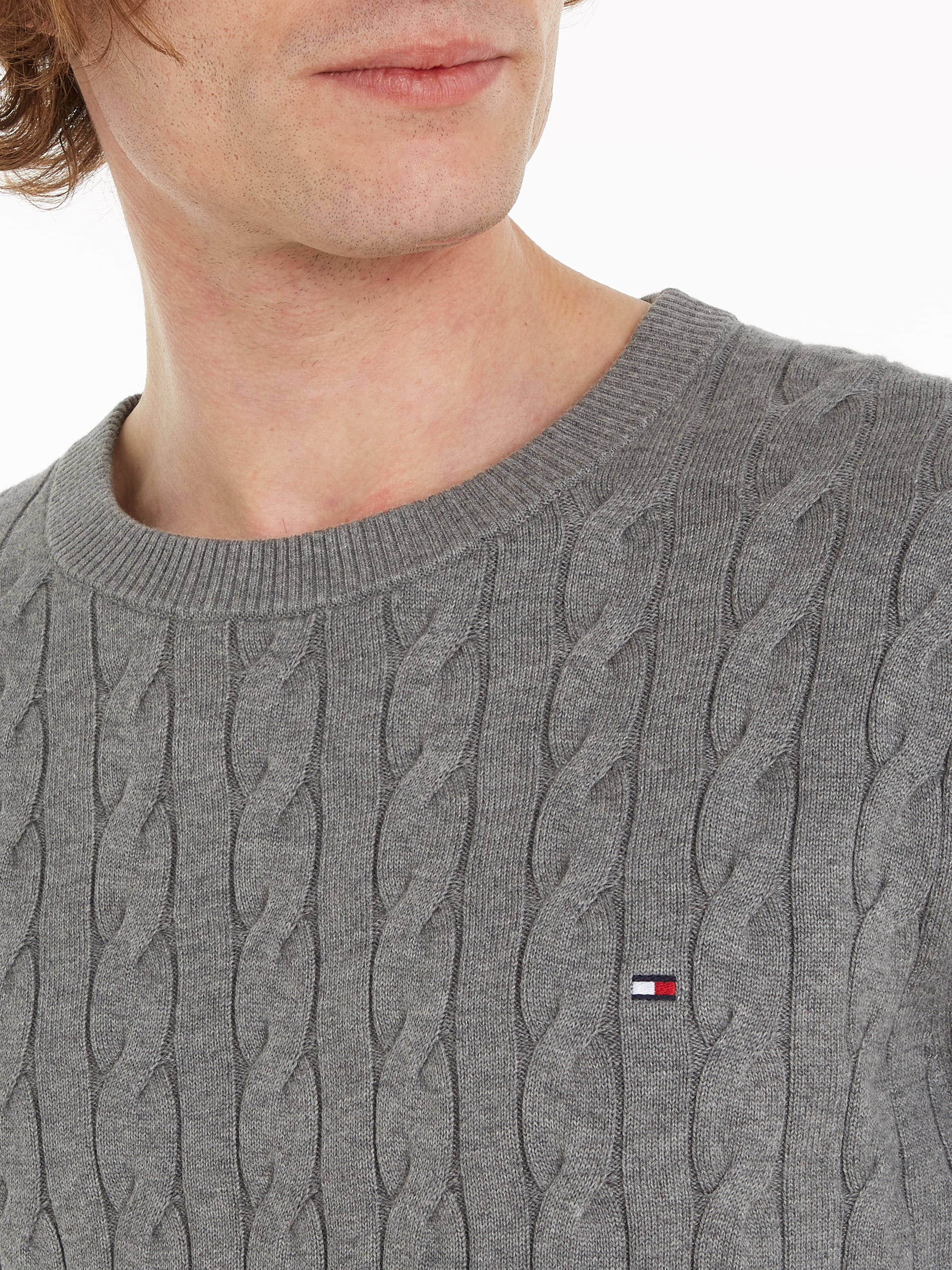 Tommy Hilfiger Strickpullover »CLASSIC CABLE CREW NECK mit Strukturstrick und Flaglabel«, unifarben, casual, regular fit, Baumwolle, Rundhals