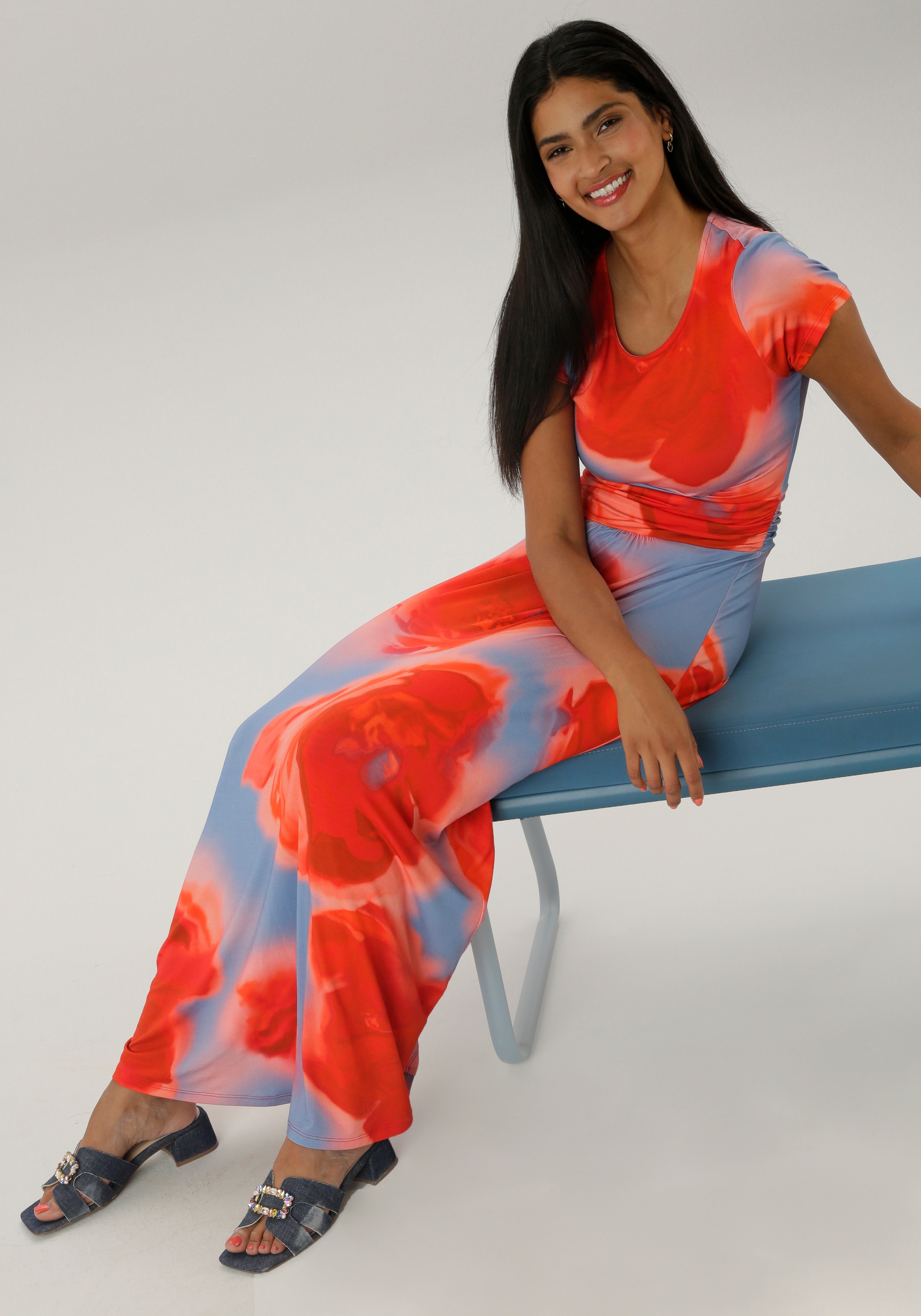 Aniston SELECTED Maxikleid, mit figurbetonenden Raffungen in der Taille - NEUE KOLLEKTION