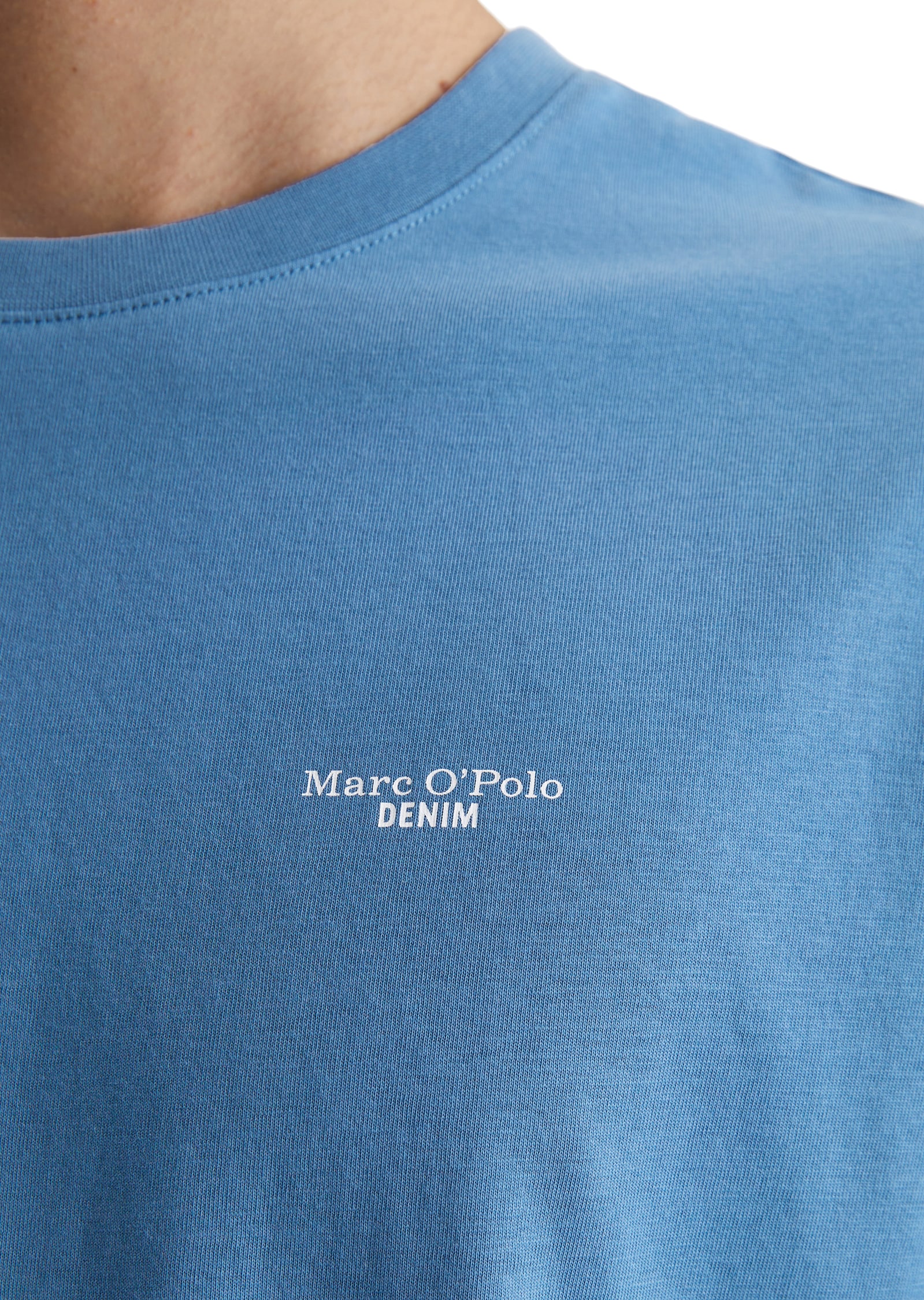 Marc O'Polo DENIM T-Shirt, Ein dezenter Logo-Print auf der Brust