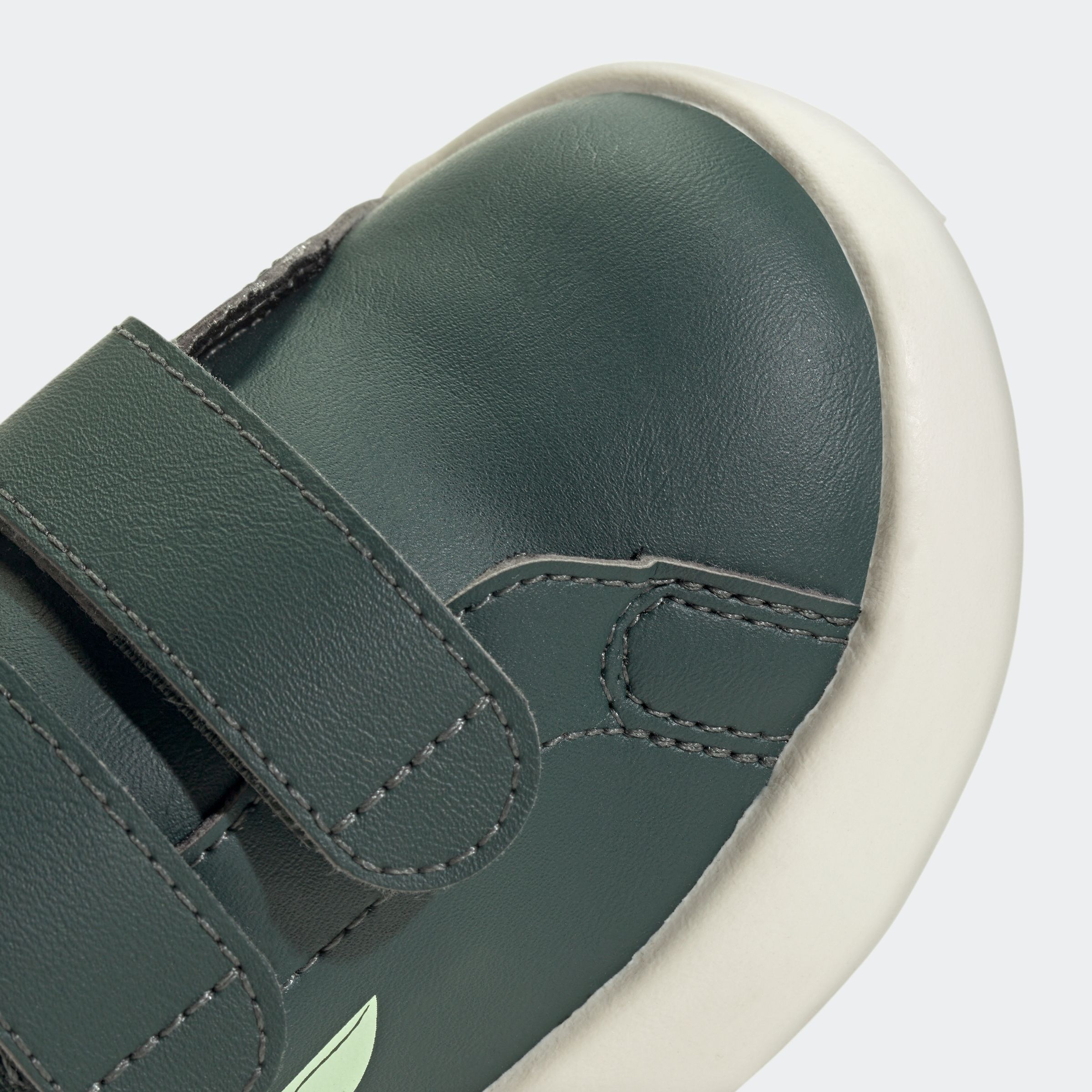 adidas Sportswear Klettschuh, Design auf den Spuren des adidas Stan Smith, für Kinder