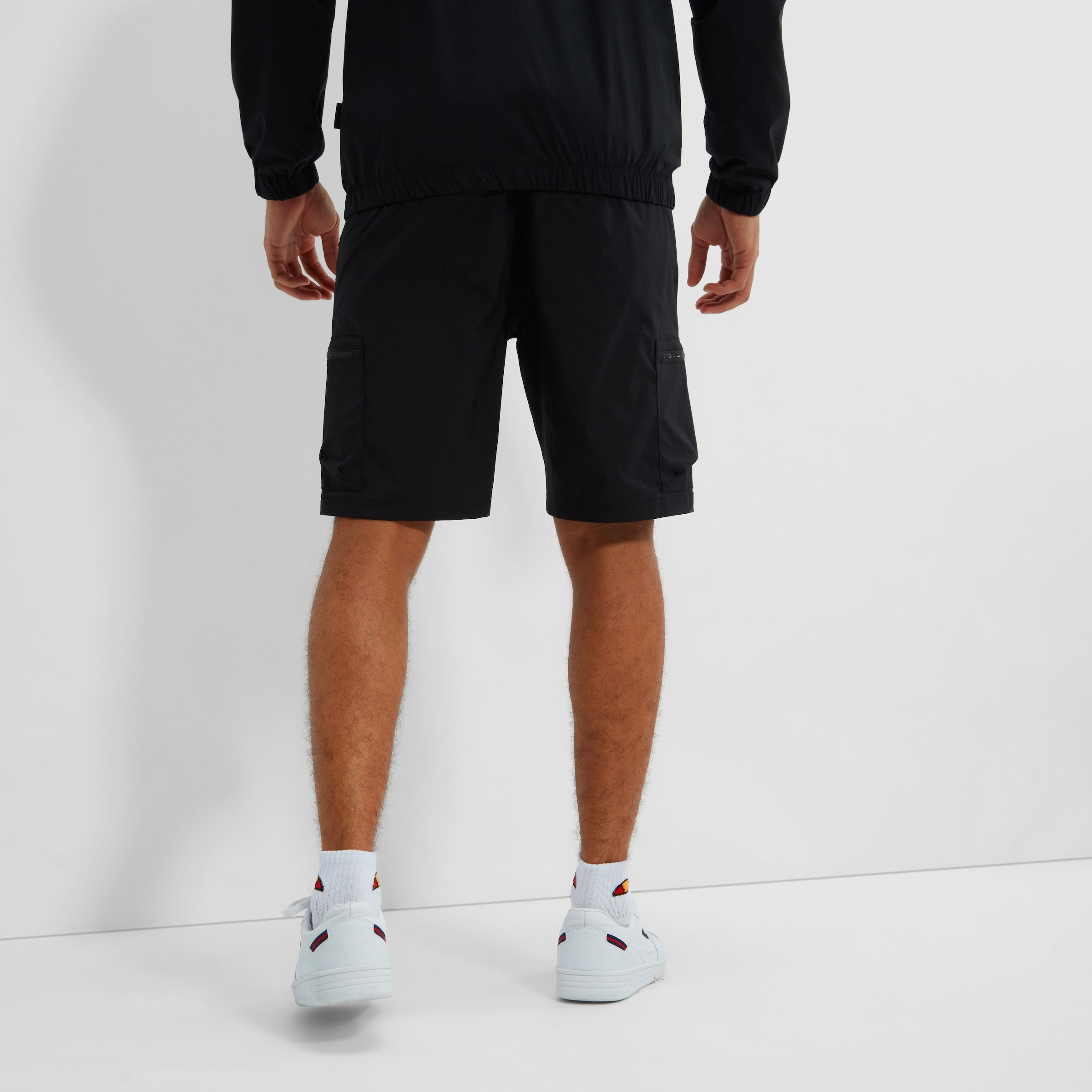 Ellesse Cargoshorts »BULLSEYE CARGO SHORT«  mit vielen Reißverschlusstaschen