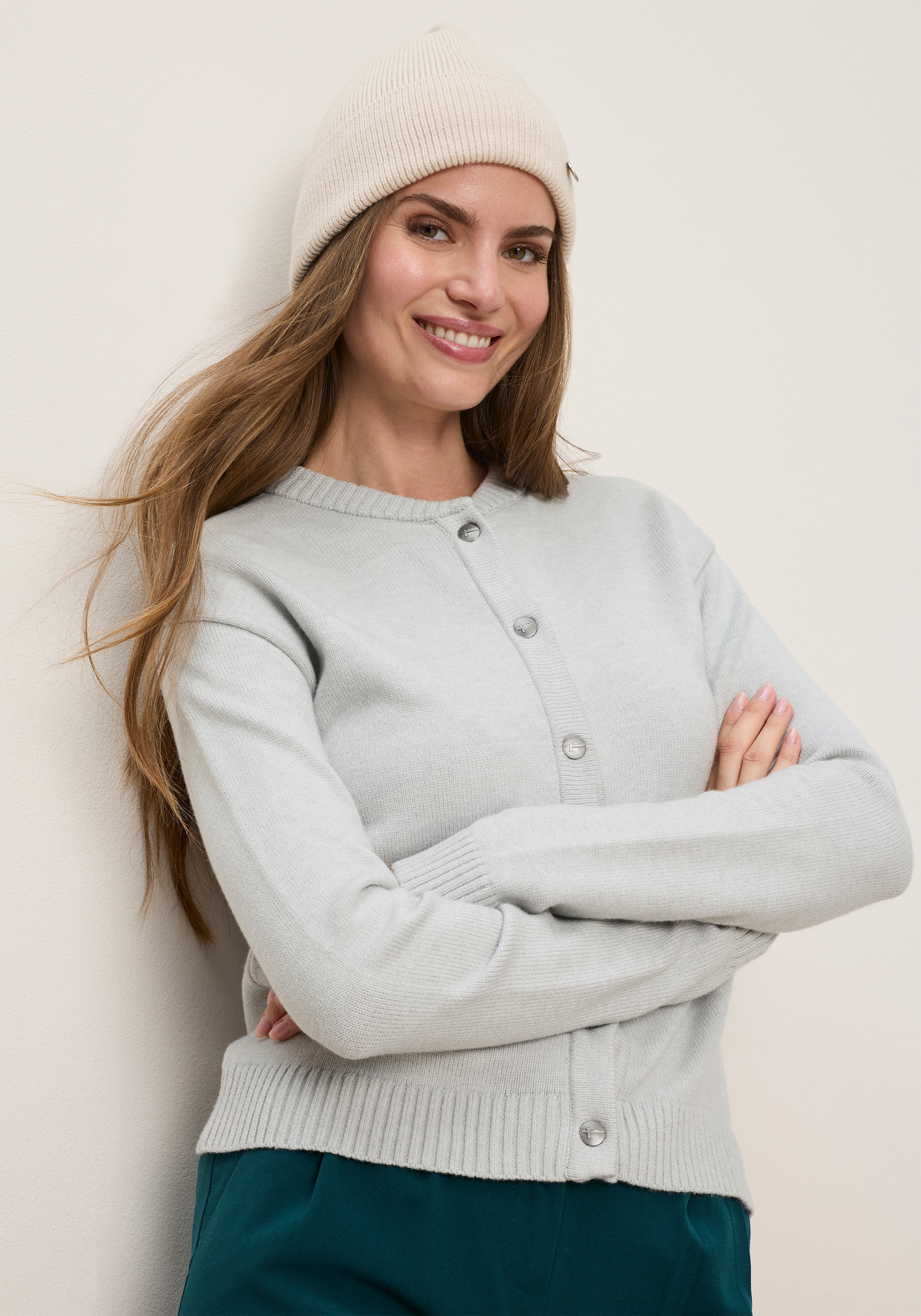 Tamaris Strickjacke »in lässiger Blouson-Form mit Bündchen« aus weicher Viskosemischung