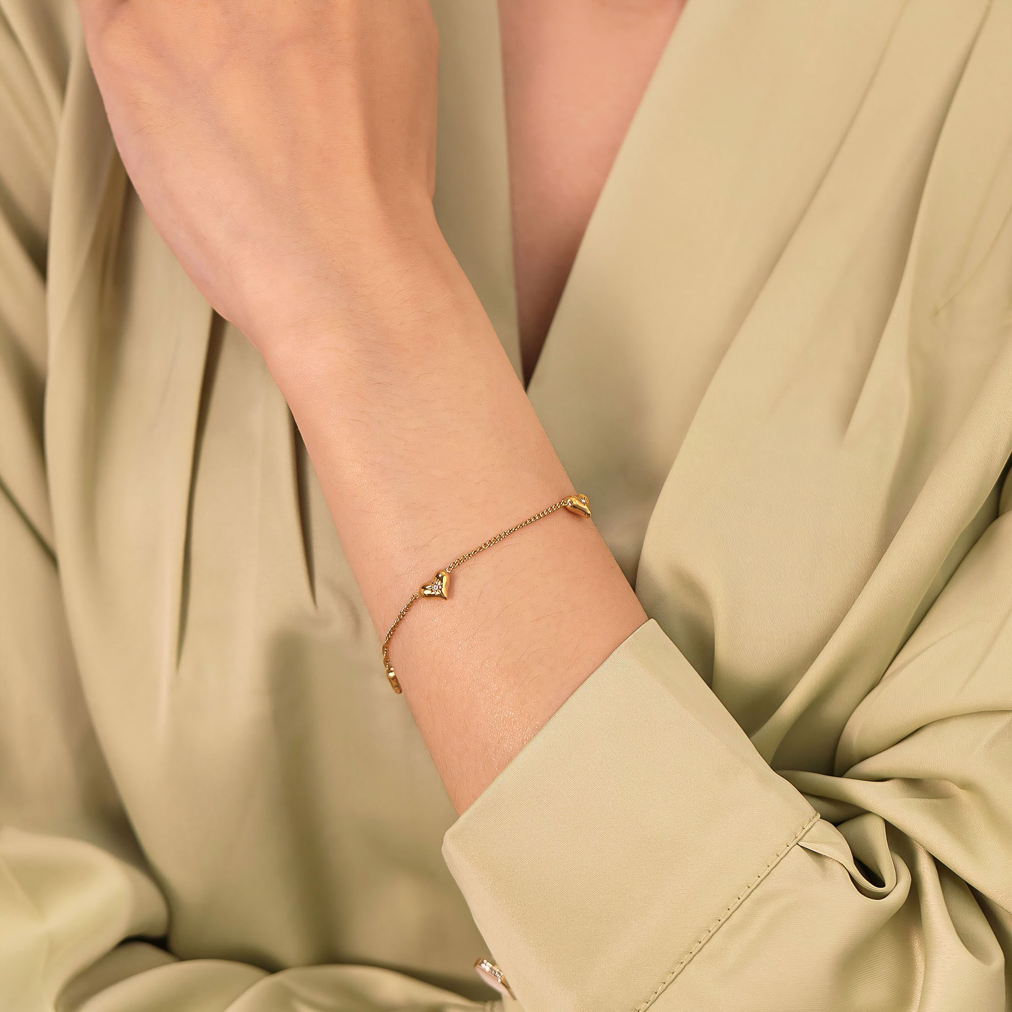 Firetti Armband »Schmuck Geschenk Edelstahl Armschmuck Ankerkettengliederung Herzen«, mit Zirkonia (synth.)