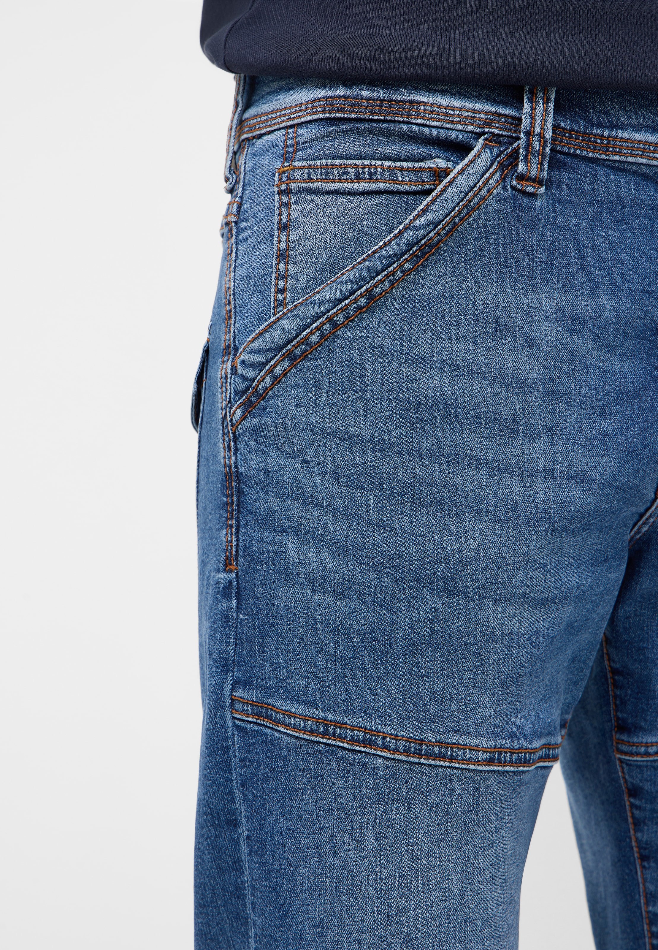 MUSTANG Straight-Jeans »Eastwood Straight« mit kontrastfarbenen Nähten / Stretch