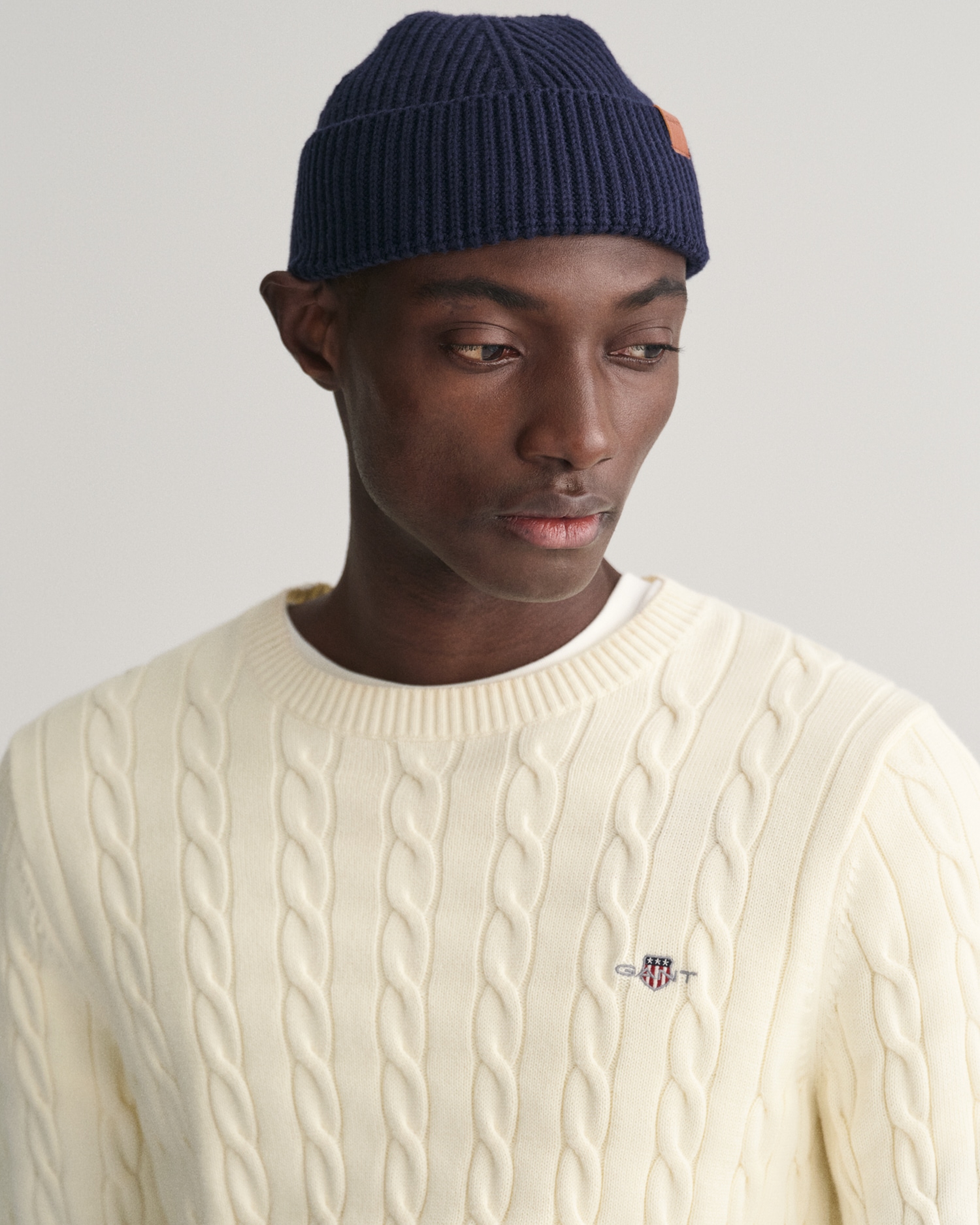 Gant Strickpullover »COTTON CABLE C-NECK«, mit Wappen-Logostickerei auf der Brust