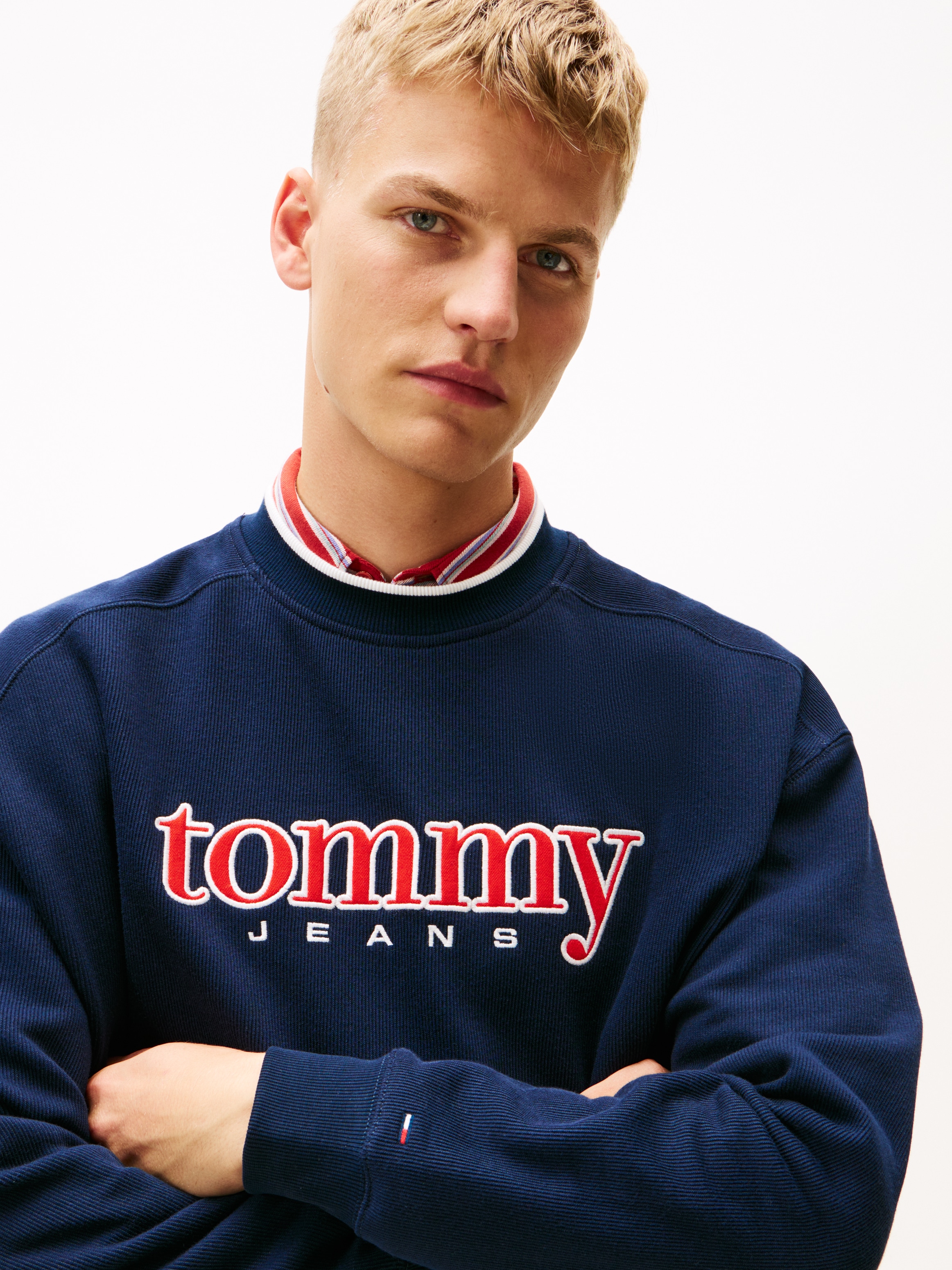 Tommy Jeans Sweatshirt »TJM 90S TEXTURE GRAPHIC CREW«, gerippter Rundhals, regular fit
