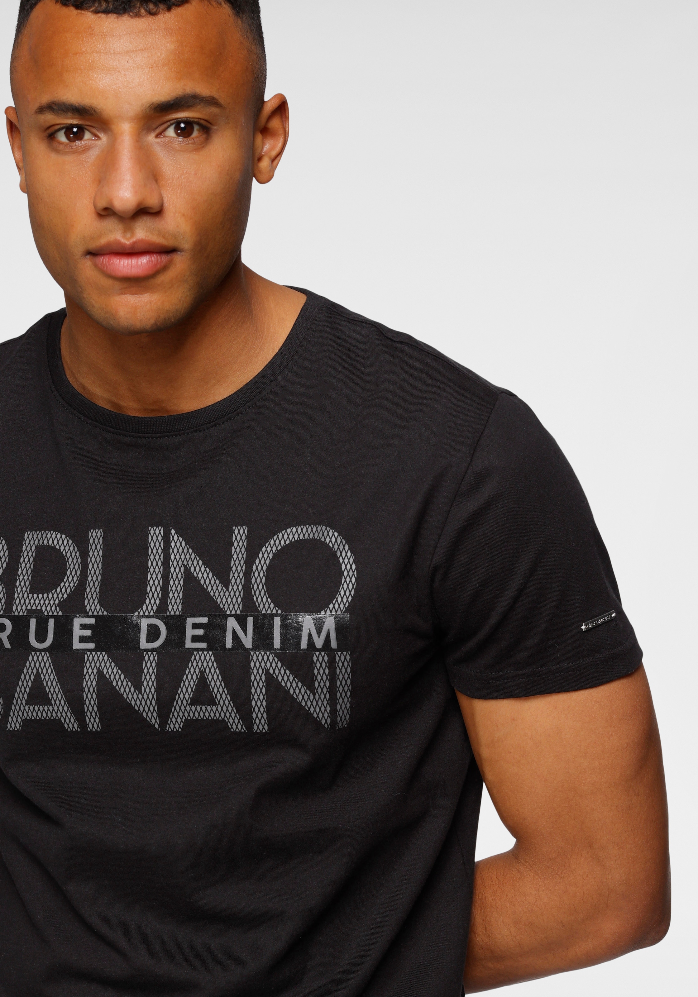 Bruno Banani T-Shirt, kurzärmelig, schmal geschnitten, bedruckt, aus Baumwolle