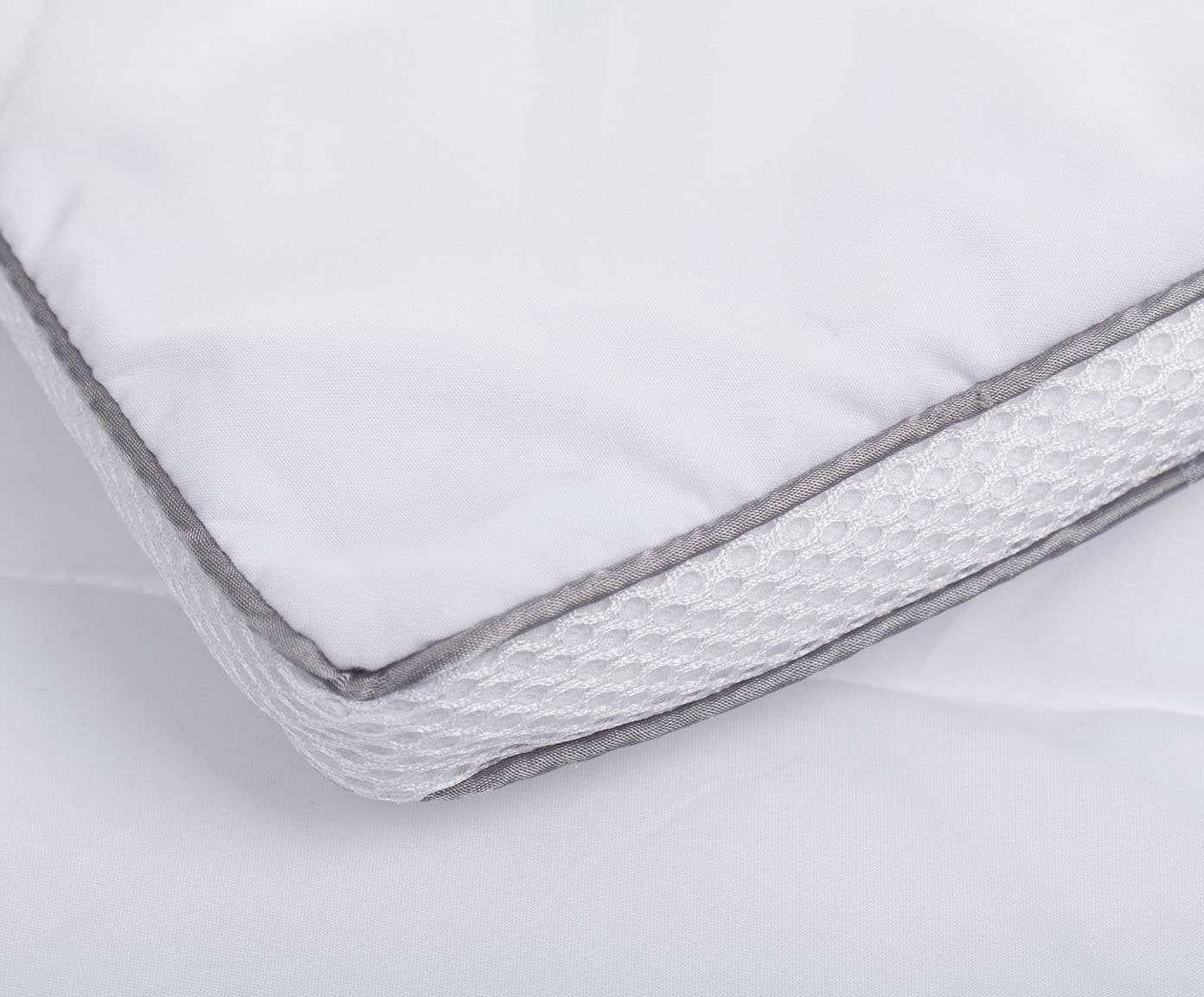 Gözze Microfaserbettdecke »Silberkante Bettdecke 135x200 & 155x220 cm«, normal, Füllung Polyester, Bezug Polyester, (1 St.), NEUHEIT-in einer silbernen Paspel eingefasste, einzigartige Klimaband