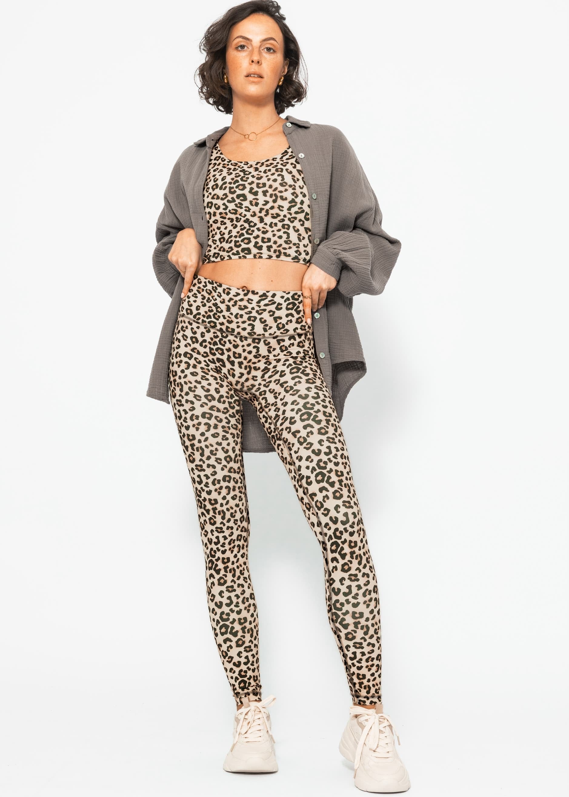 SASSYCLASSY Leggings »High Waist Sportleggings mit Leo-Print«  Softe Leggings mit elastischem Bund und verdeckter Gesäßstasche