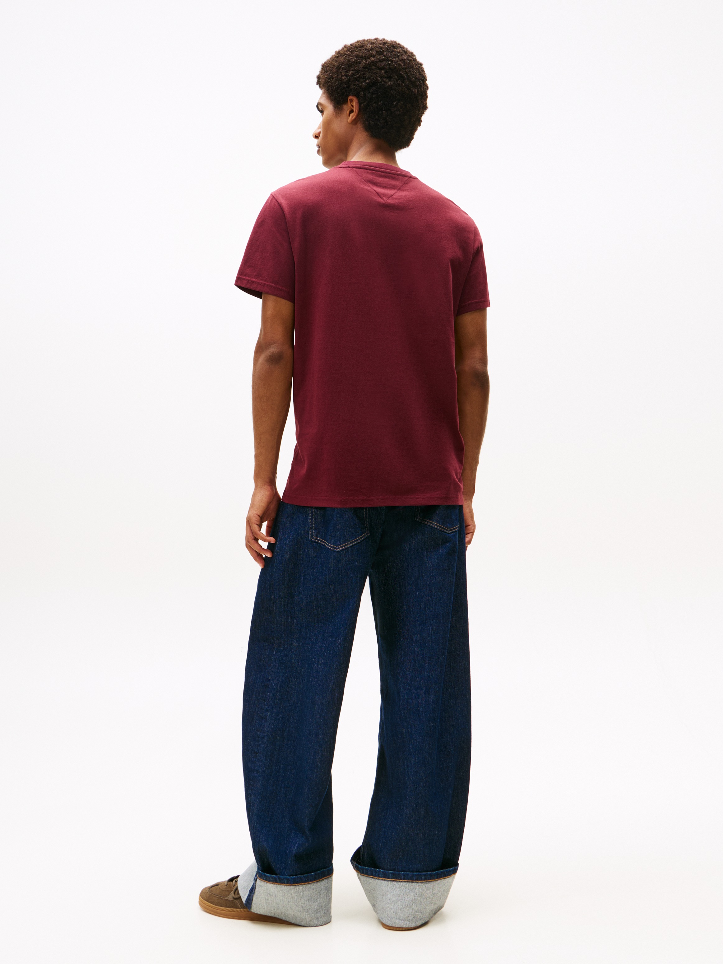 Tommy Jeans T-Shirt »TJM SLIM LINEAR CHEST TEE EXT«, Mit Rundhalsausschnitt