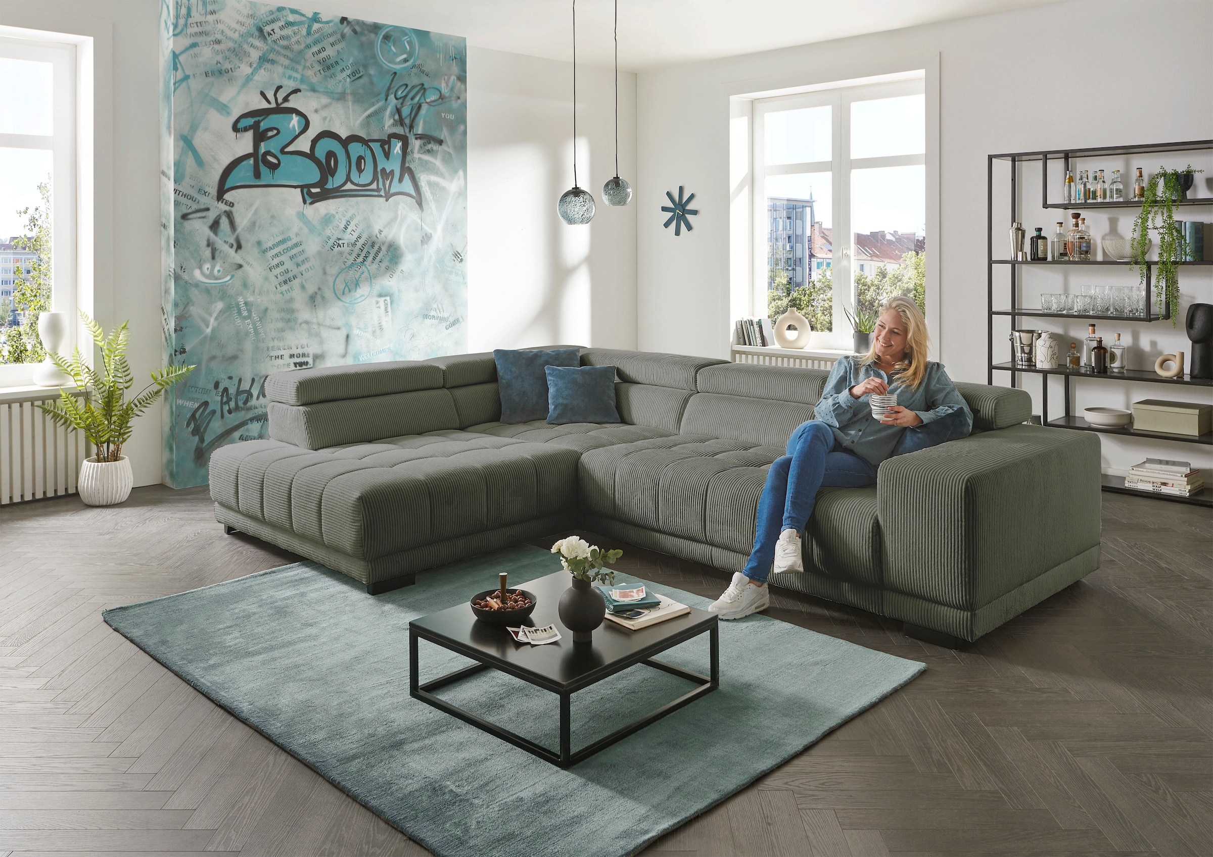 Die PlanBar Ecksofa »MP-IN15053 L-Form breiter Schenkel« mit Kopfteilverstellung, wahlweise mit manueller Vorziehbank