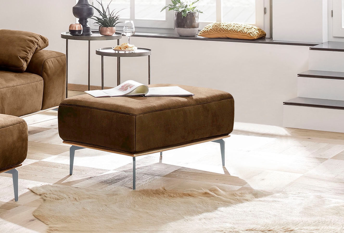 W.Schillig Polsterhocker »run« mit elegantem Holzsockel in braun, Größe B/H/T: 75 cm x 46 cm x 60 cm