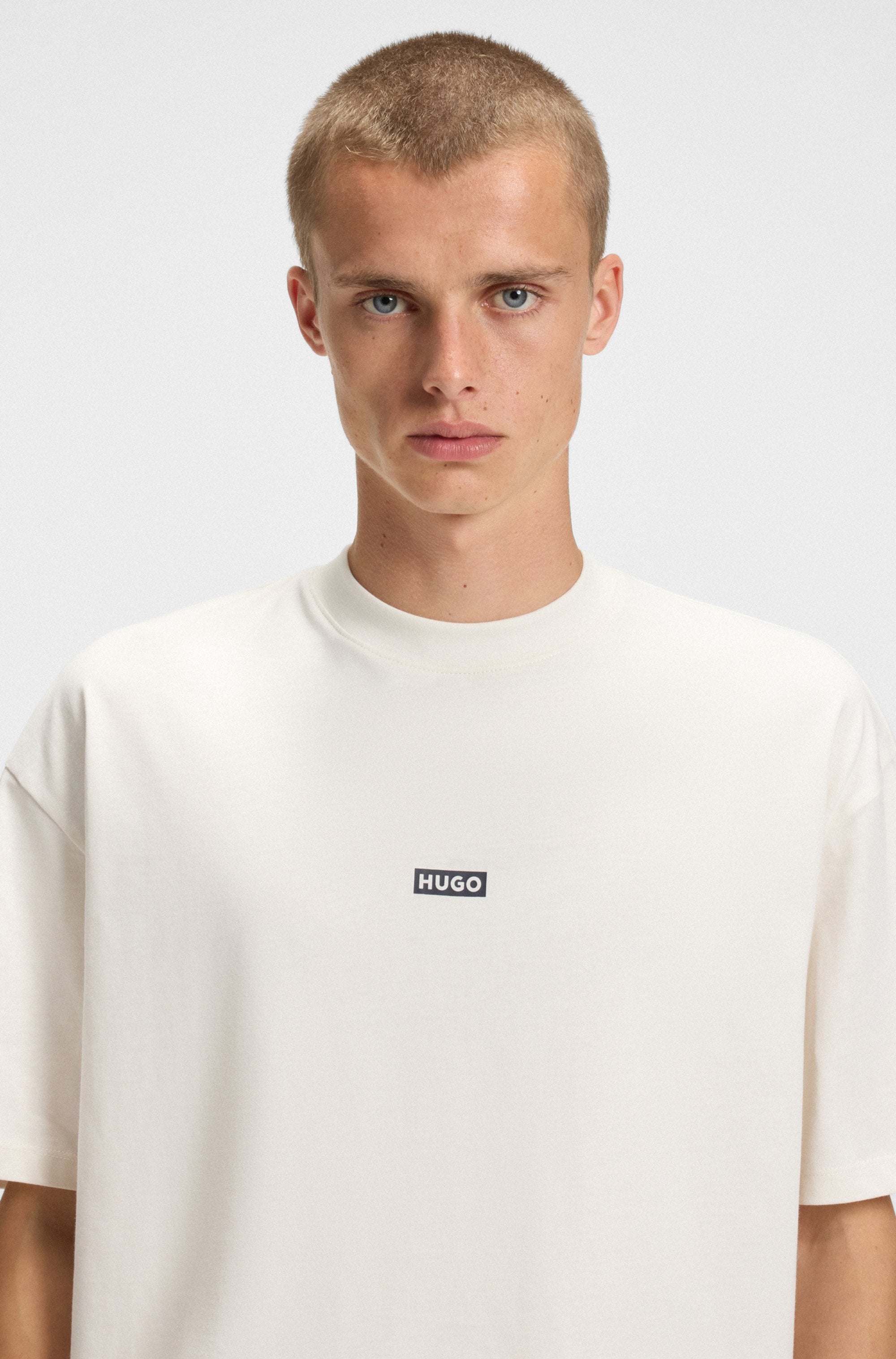 HUGO Blue T-Shirt »Nalono«, mit Logodruck, Oversized Look mit Backprint